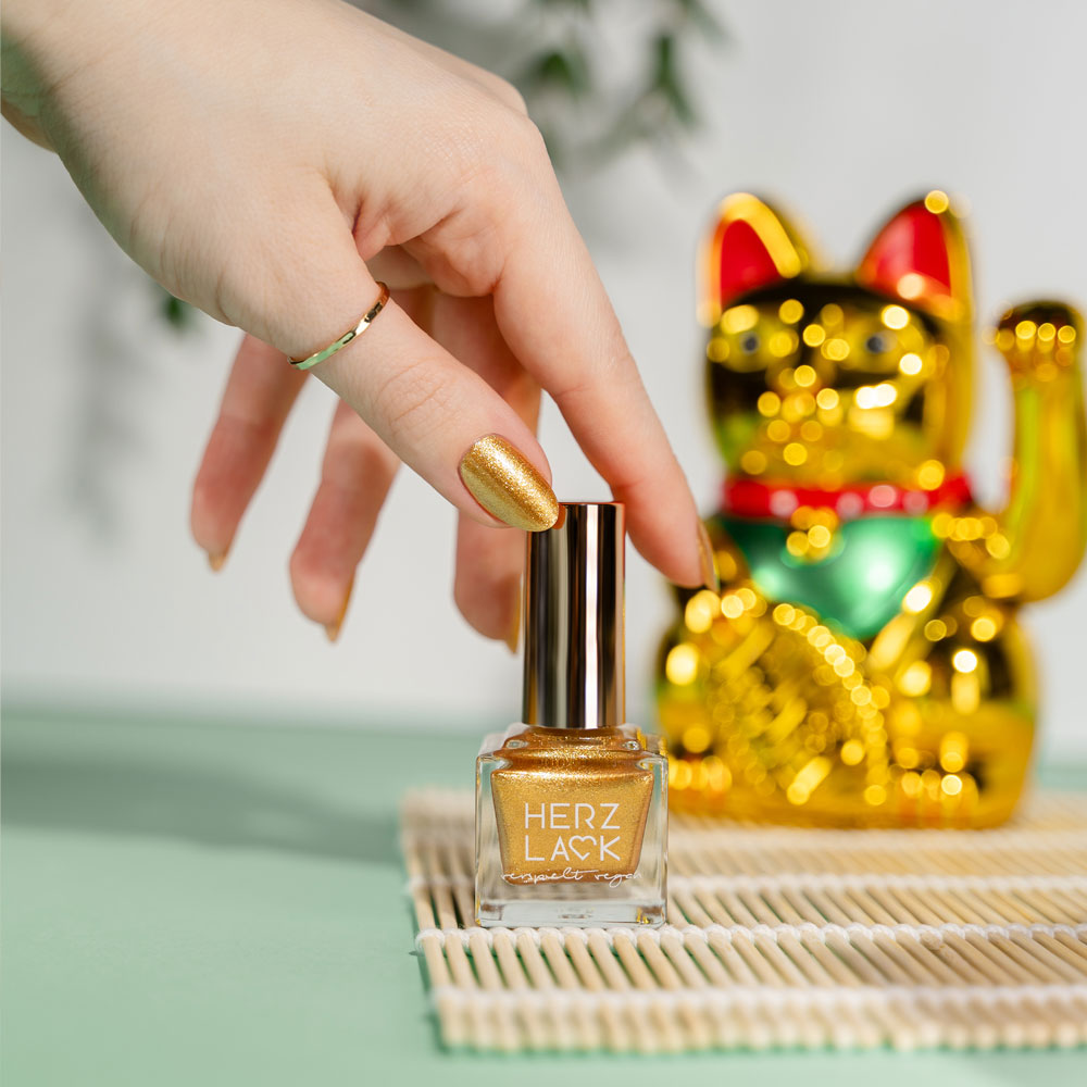 herzlack-maneki-neko-veganer-nagellack-gold-glitzer-11-ml image 8