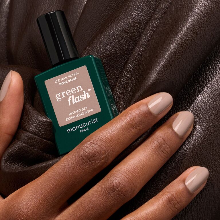 manucurist-dove-beige-green-flash-semi-permanenter-nagellack image 4