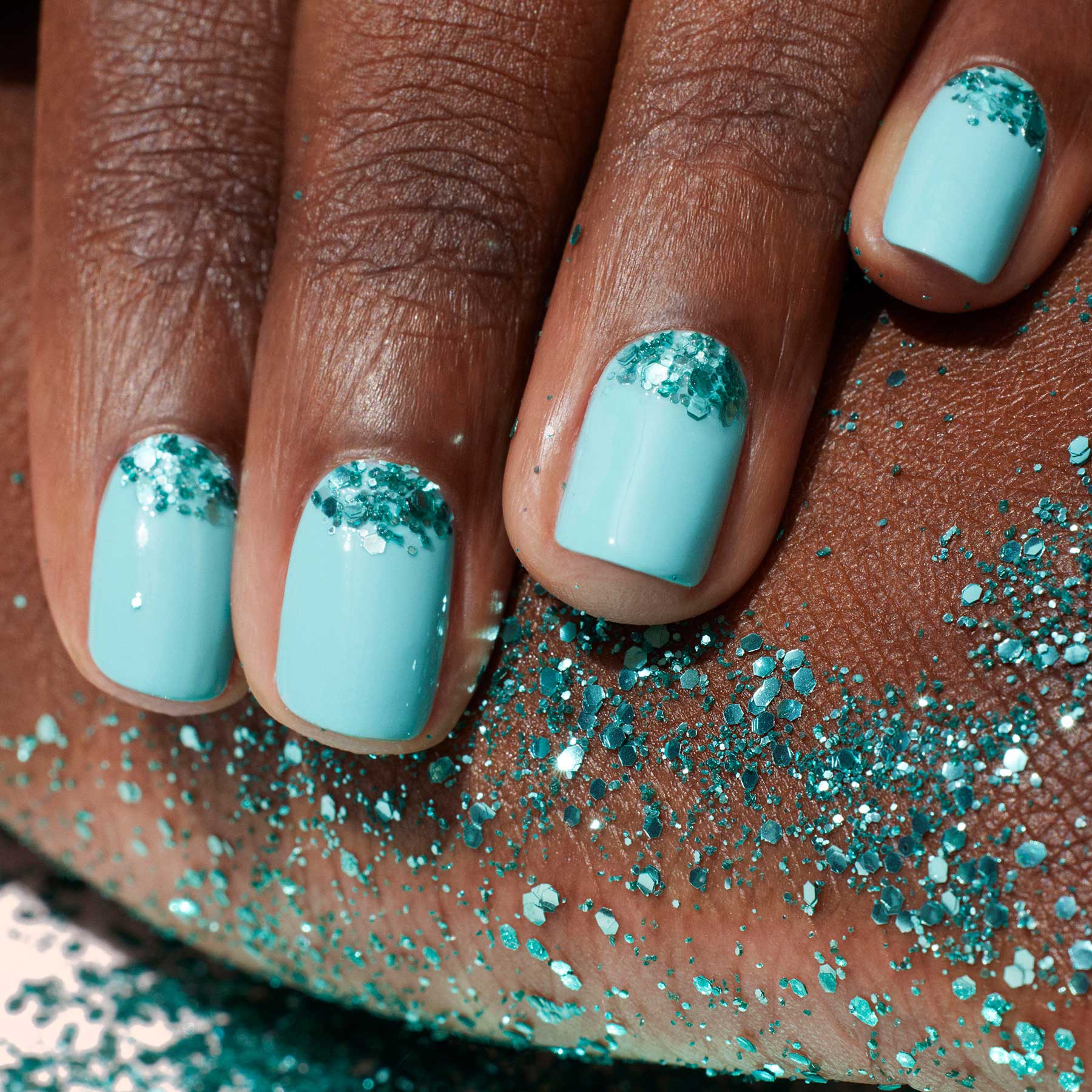 manucurist-t-rkisfarbene-pailletten-biologisch-abbaubarer-nail-art-glitzer image 3
