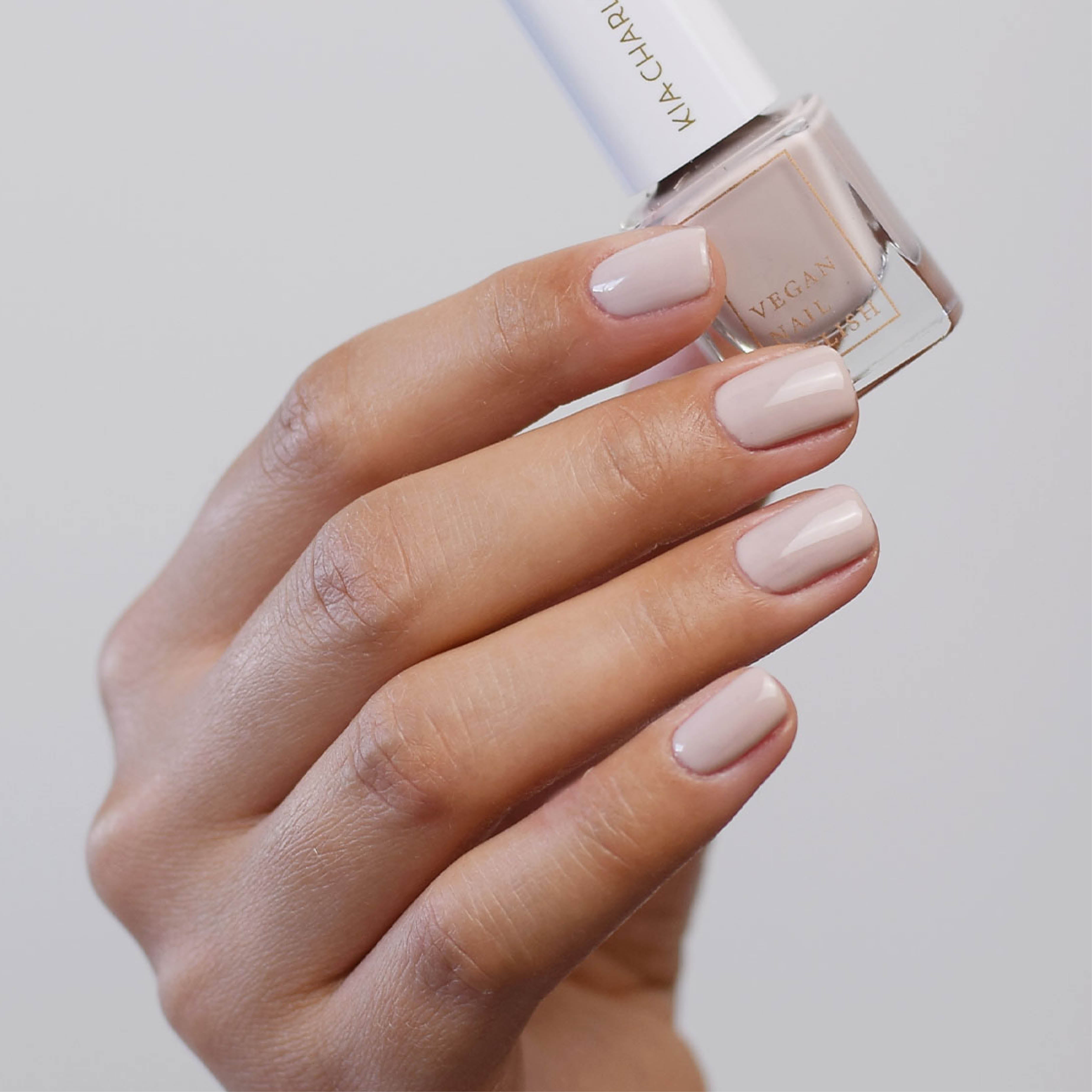 kia-charlotta-nagellack-intuitive-energy-nude image 2