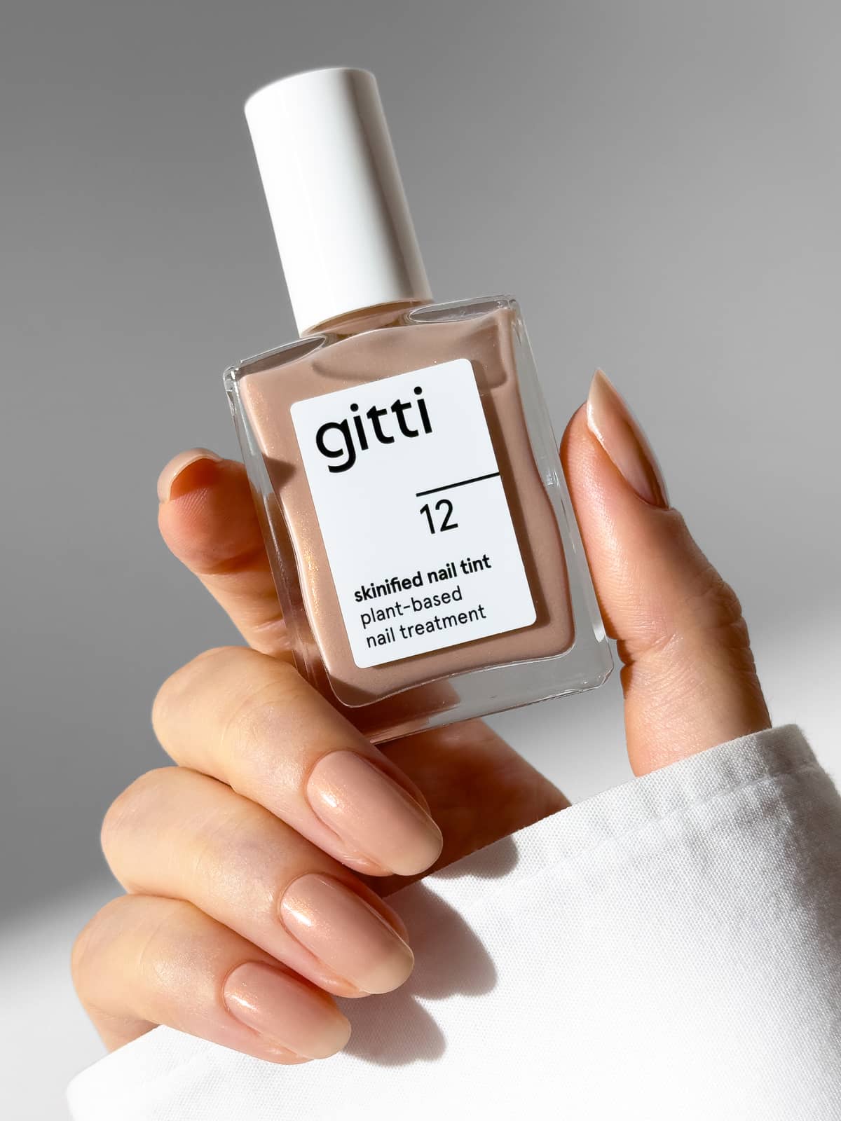 gitti-skinified-nail-tint-no-12-pflegelack-beige-nude-mit-warm-schimmer image 6