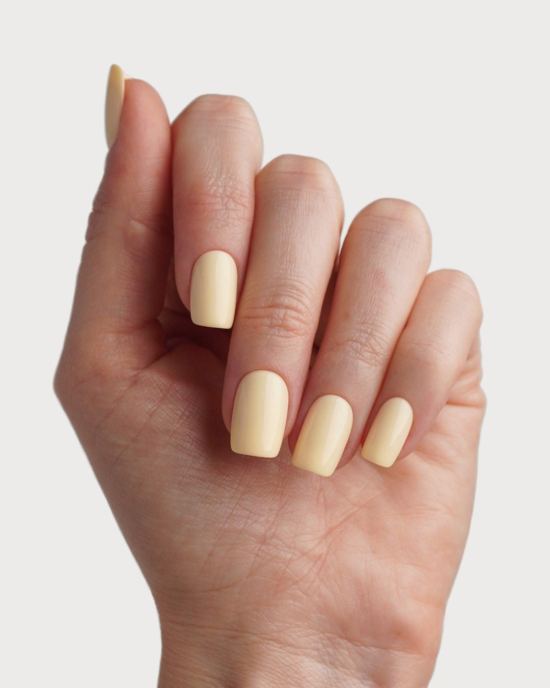 doonails-butter-yellow-soft-gel-press-ons-short-square-pastellgelb image 4