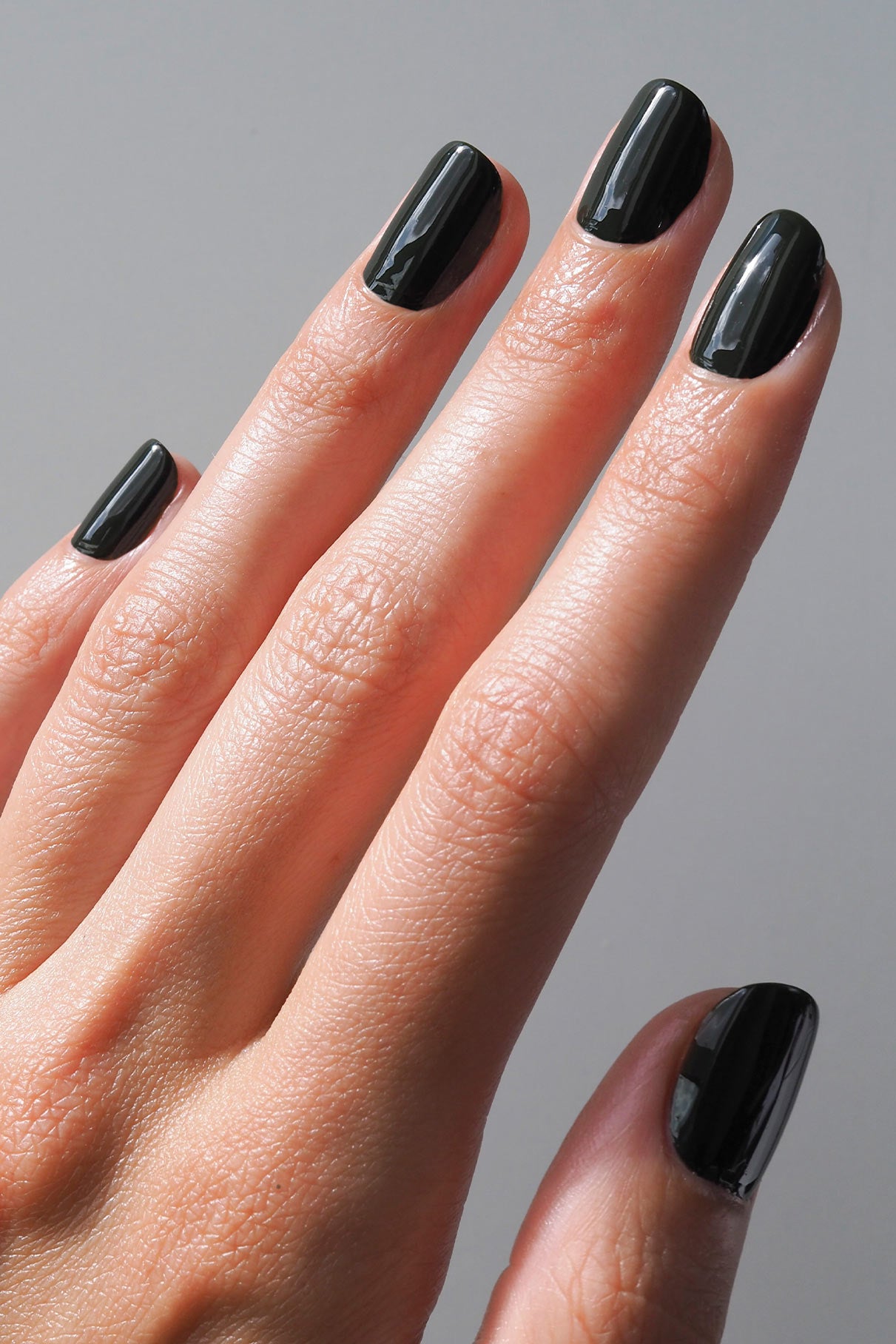 gitti-plant-based-nagellack-no-182-tiefes-tannengr-n image 4