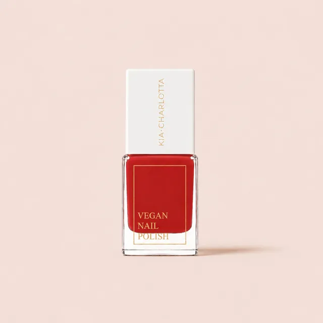 kia-charlotta-hustle-veganer-nagellack-beerenrot image 1