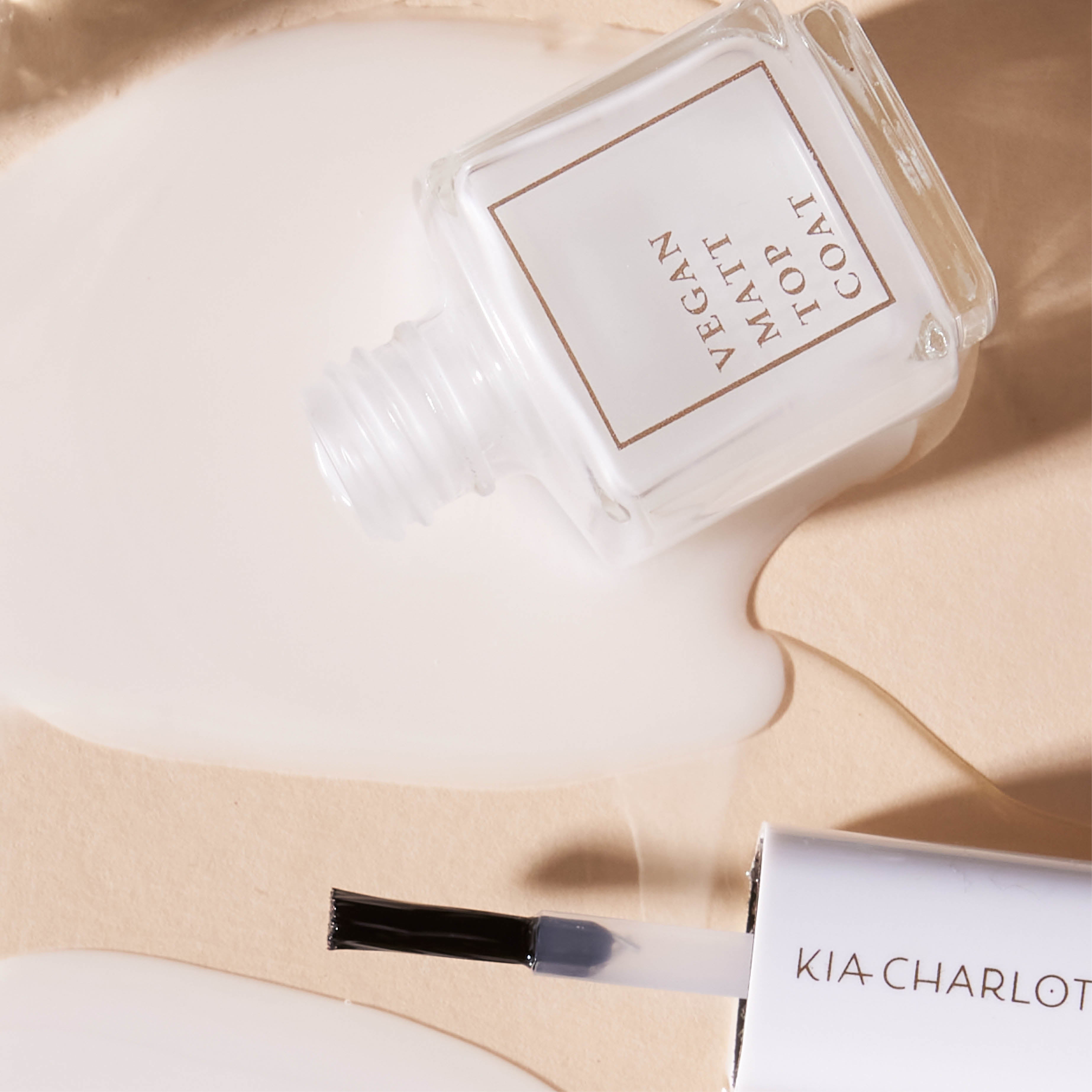 kia-charlotta-matt-top-coat-veganer-matter-berlack image 2