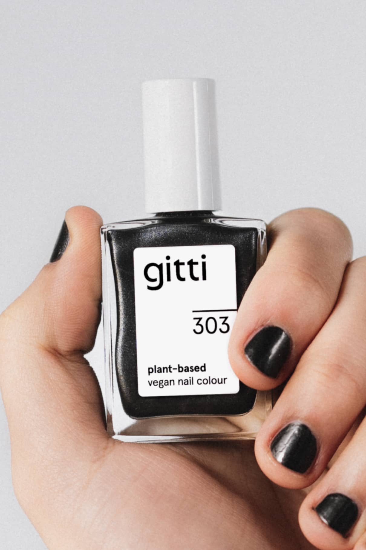 gitti-no-303-plant-based-nagellack-schwarz-mit-metallic-finish image 5