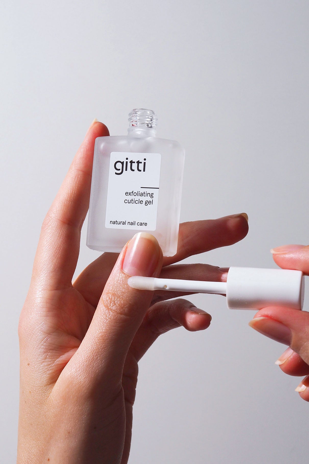 gitti-exfoliating-cuticle-gel-veganes-nagelhaut-gel-f-r-gegl-ttete-n-gel image 2