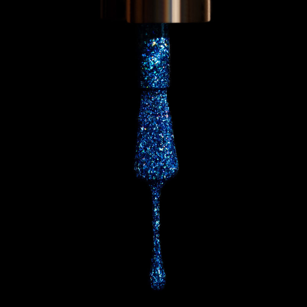 herzlack-saphir-holo-diamond-veganer-nagellack-blau-mit-holo-effekt-11ml image 6