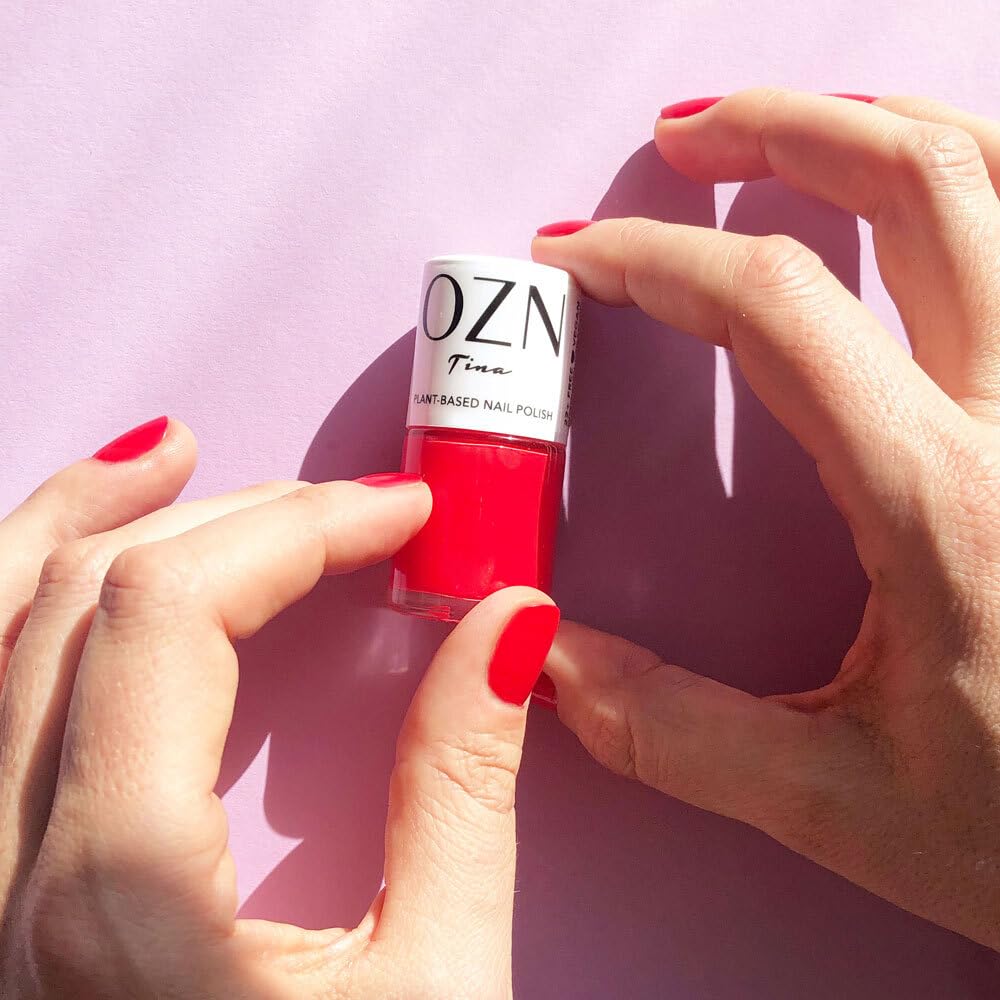 ozn-tina-pflanzenbasierter-nagellack-hibiskus-rot-mit-orange image 5