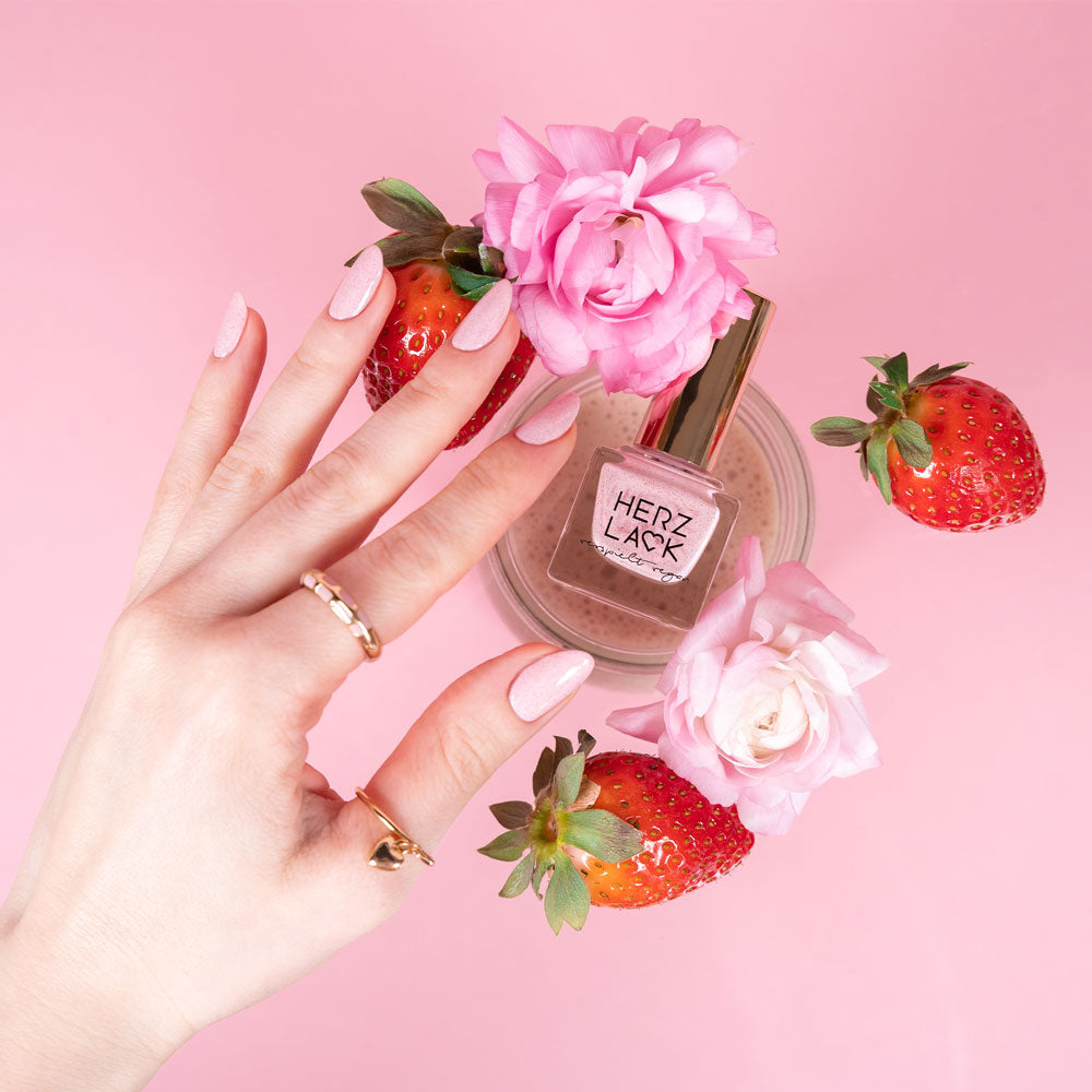 herzlack-erdbeershake-veganer-nagellack-rosa-schimmer-11ml-s-e-liebe image 6