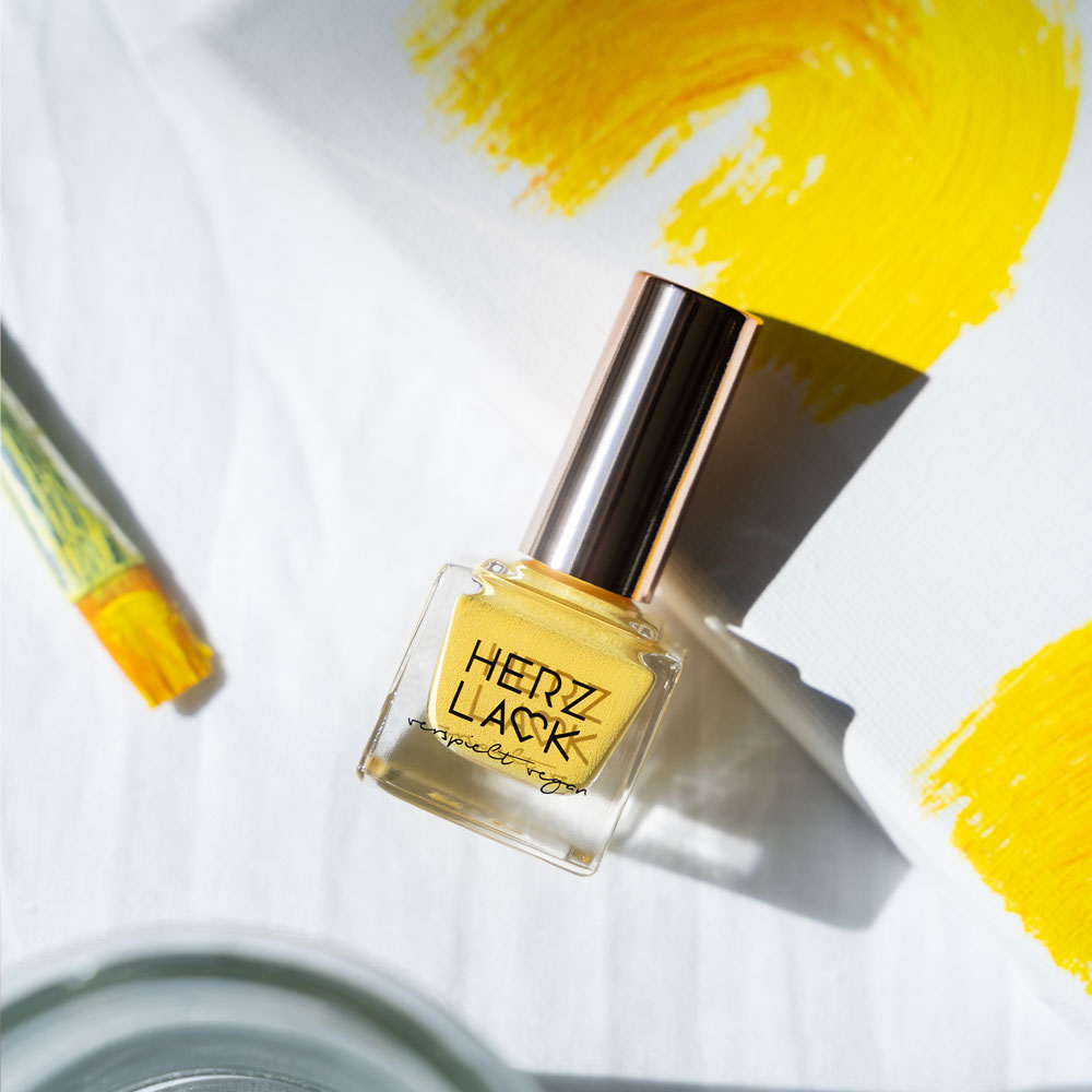herzlack-sonnenfrida-veganer-nagellack-gelb-gold-schimmer-11ml image 8