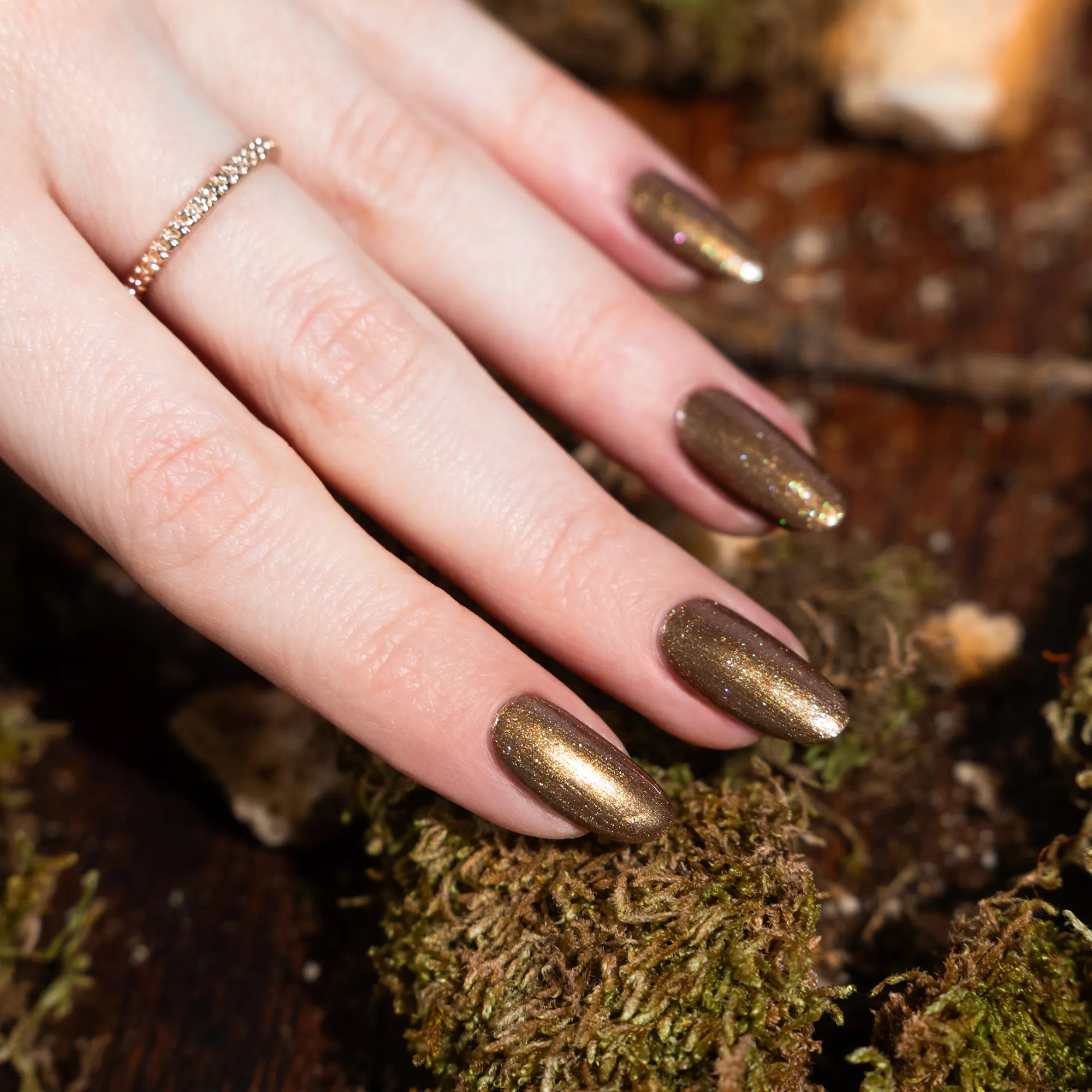 herzlack-h-nsel-gretel-veganer-nagellack-braun-duochrome-gr-n-pink-11ml image 5