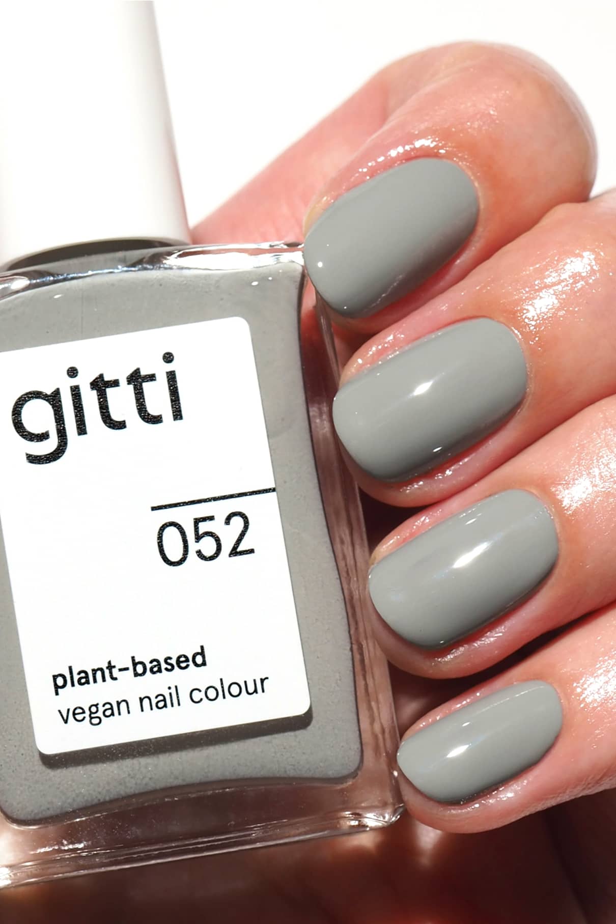 gitti-no-052-plant-based-nail-polish-mittleres-grau-mit-gr-nem-unterton image 2