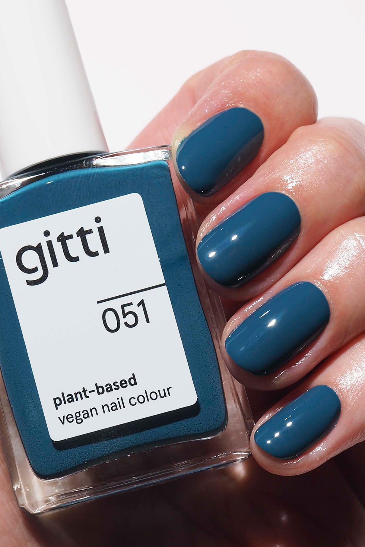 gitti-no-051-plant-based-nagellack-dunkelgr-n-blau image 2
