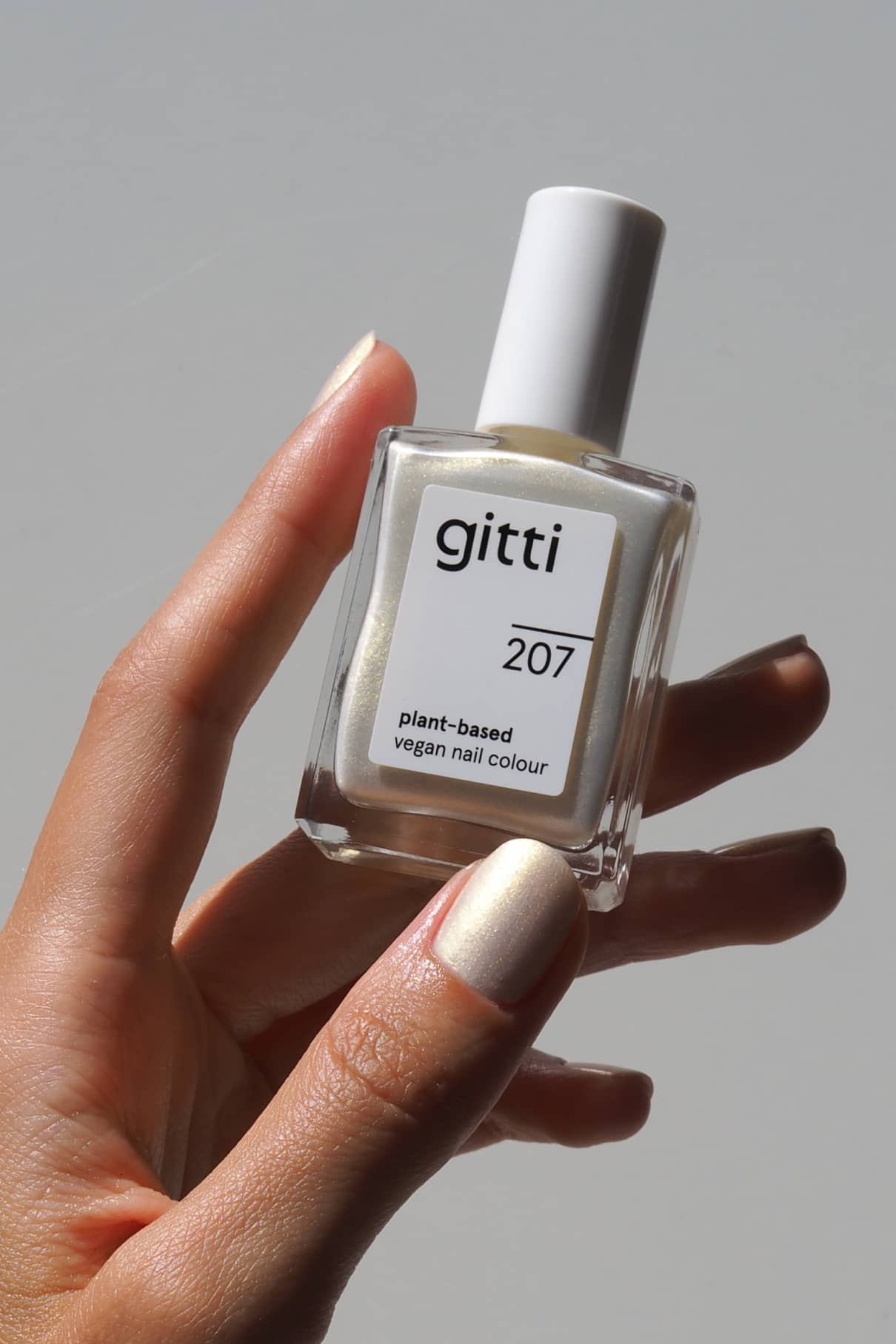 gitti-no-207-nagellack-wei-mit-gold-bl-ulichem-iris-schimmer image 5