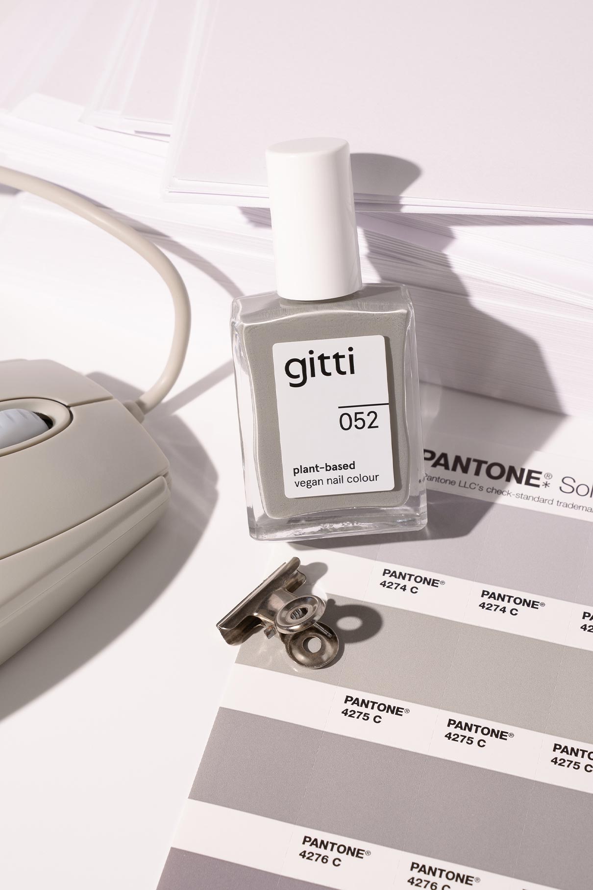 gitti-no-052-plant-based-nail-polish-mittleres-grau-mit-gr-nem-unterton image 8