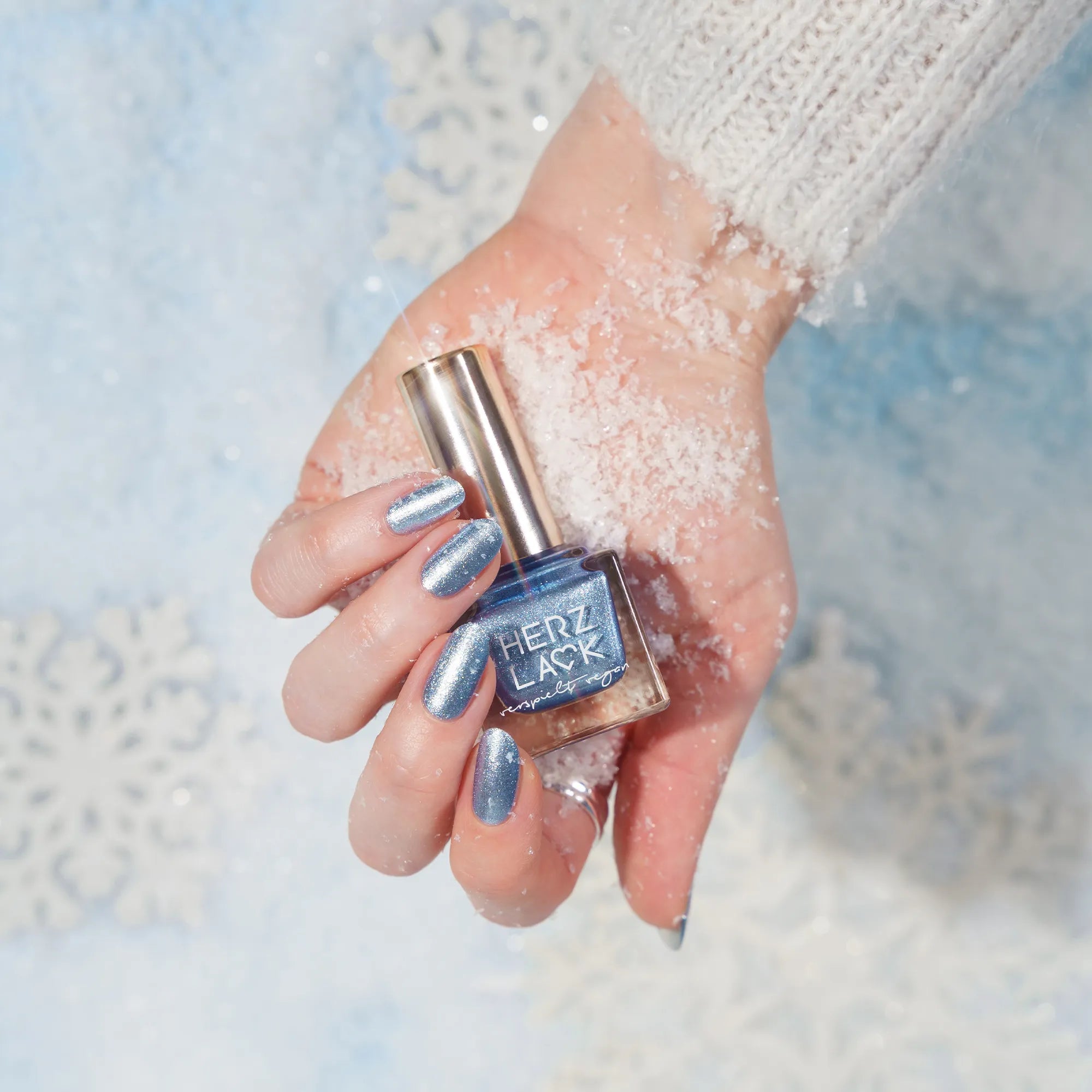 herzlack-winterzauber-veganer-nagellack-eisblau-metallic-glitzer-11ml image 4