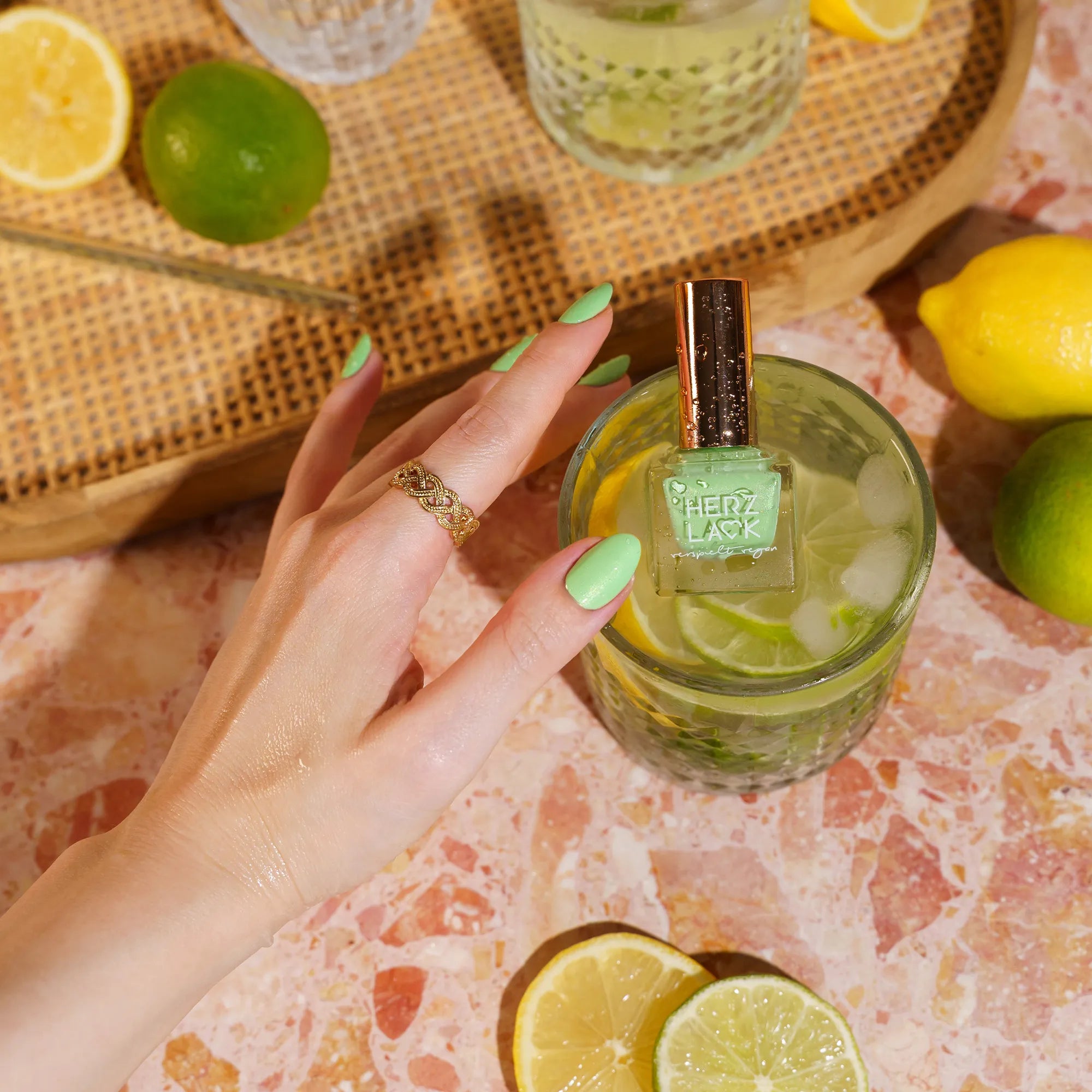 herzlack-isla-mojito-limettengr-n-schimmer-nagellack-vegan-11ml image 8