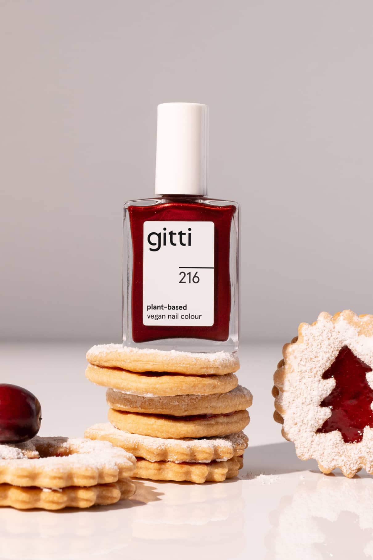 gitti-no-216-pflanzenbasierter-nagellack-tiefes-rot-mit-schimmer image 8