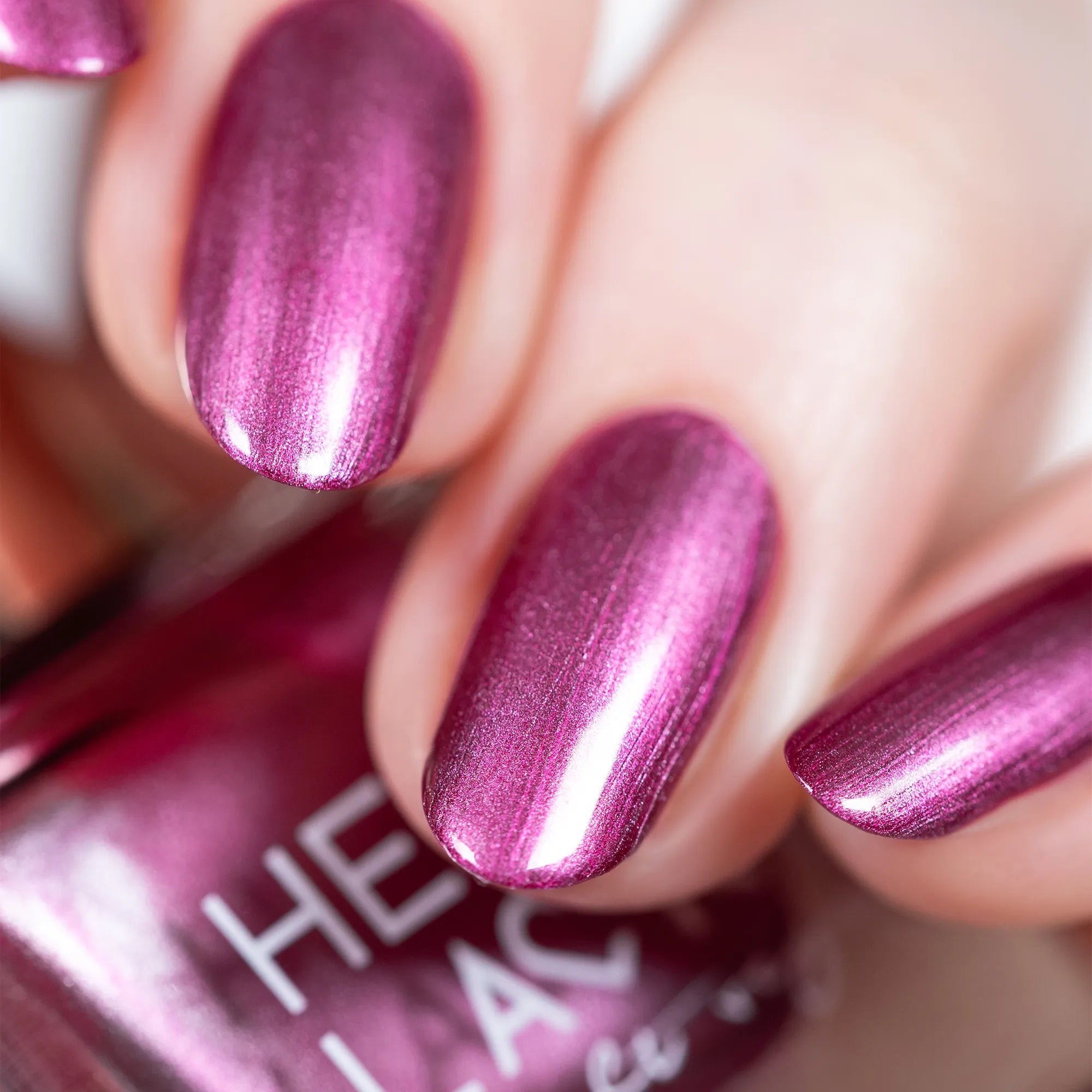 herzlack-berry-metallic-veganer-nagellack-chrome-couture-beere image 3