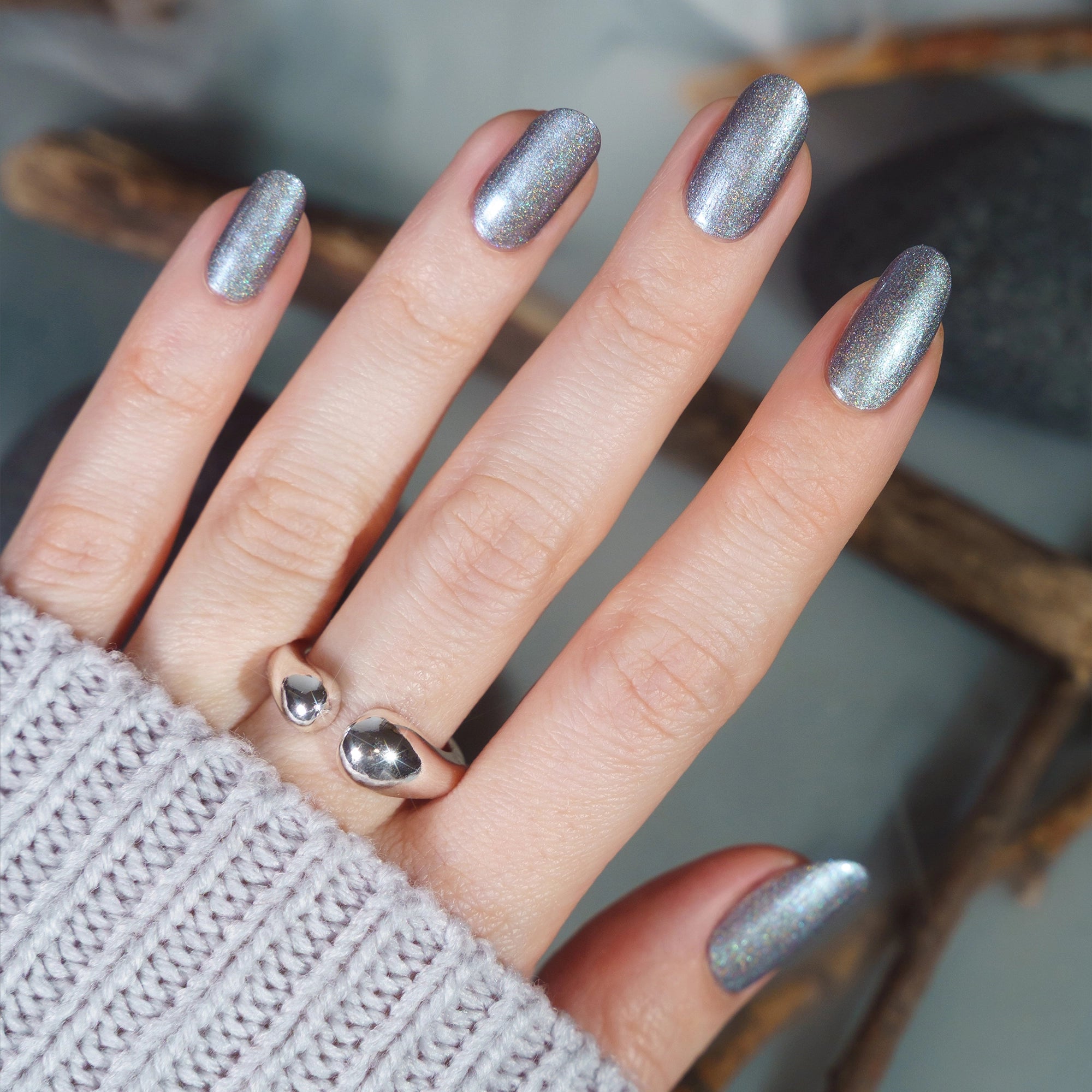 herzlack-novembernebel-veganer-nagellack-k-hles-dunkelgrau-duochrome-holo-11-ml image 6