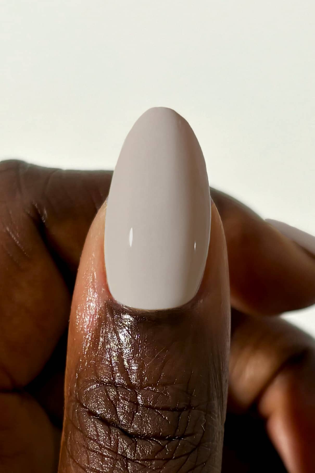 gitti-no-041-plant-based-nagellack-softes-taupe-mit-grauem-unterton image 3