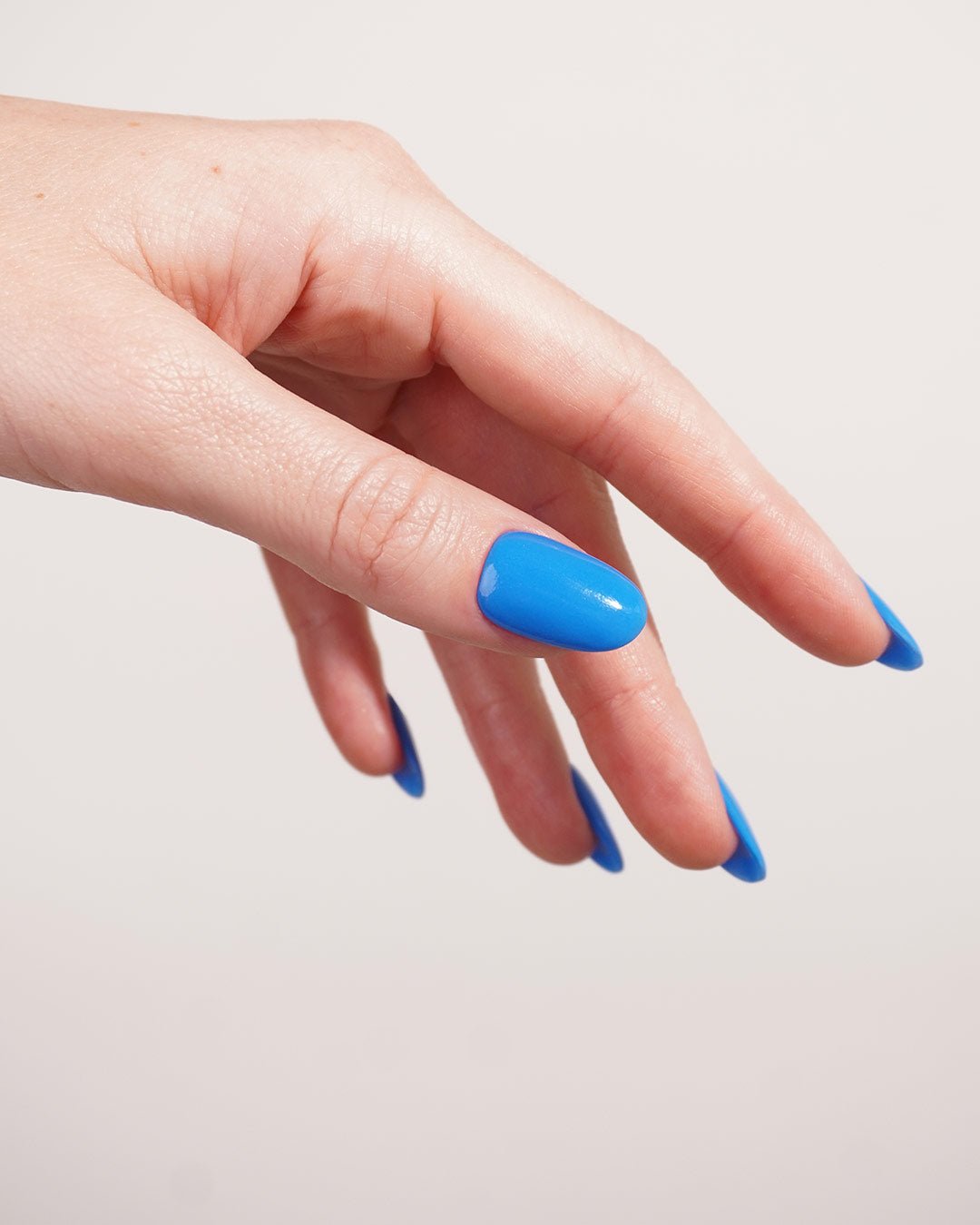 doonails-skyscraper-dipping-powder-knalliges-blau image 3