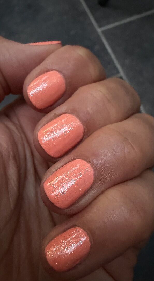 Tolle Farbe, braucht zwei Schichten