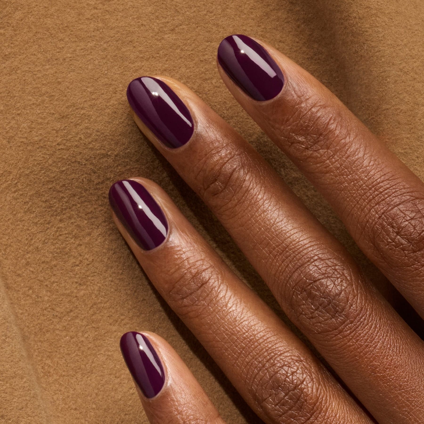 manucurist-green-aubergine-nagellack-dunkelviolett image 3