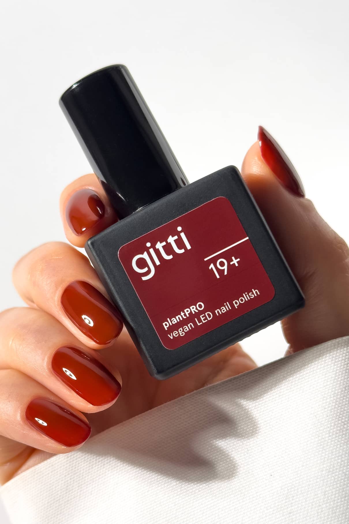 gitti-no-19-plantpro-gel-nagellack-tiefrot-warm image 2