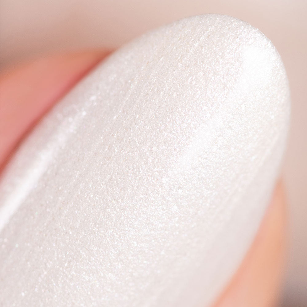 herzlack-das-wei-e-kaninchen-veganer-nagellack-11ml-wei-schimmer image 4