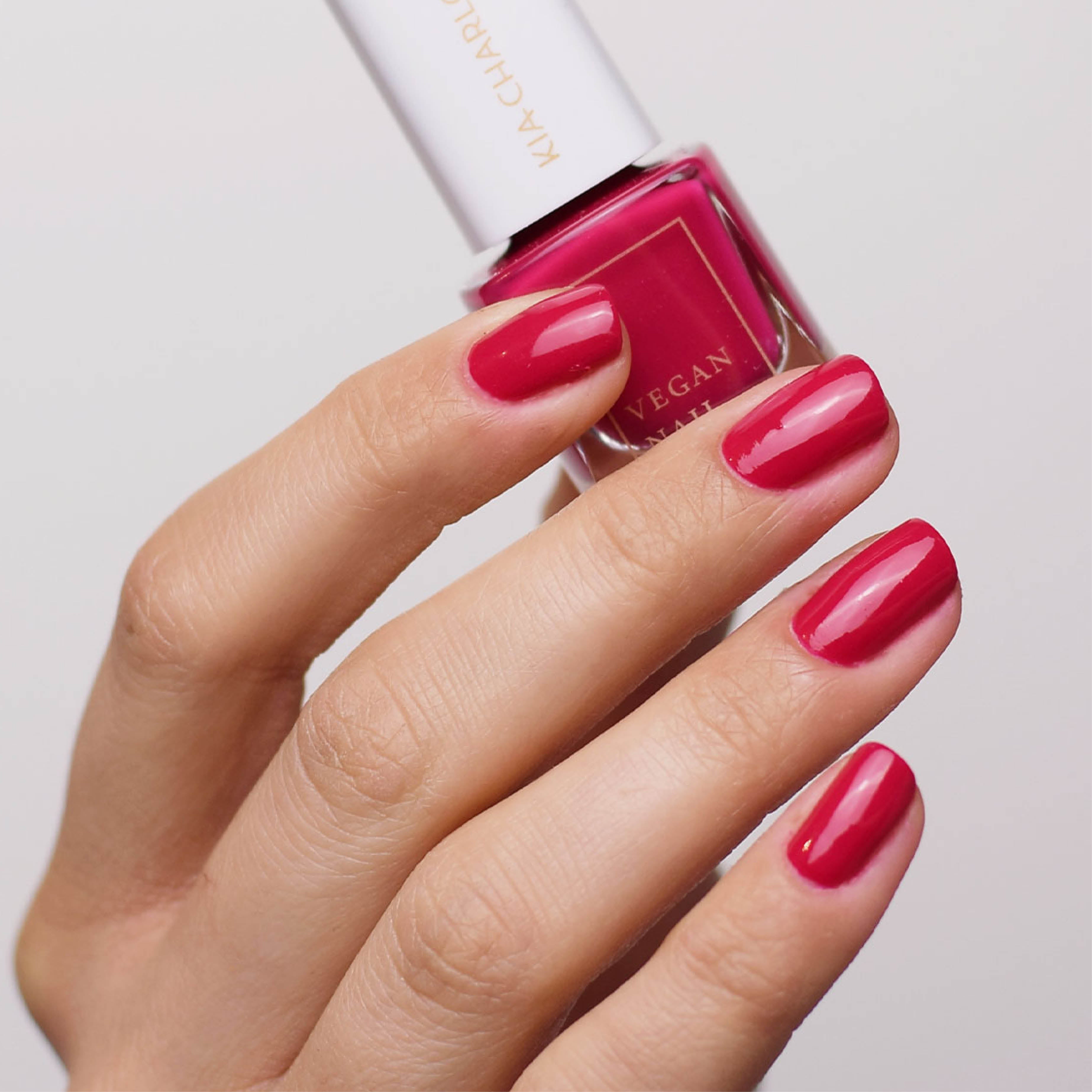kia-charlotta-midsummer-magic-veganer-nagellack-pink image 2