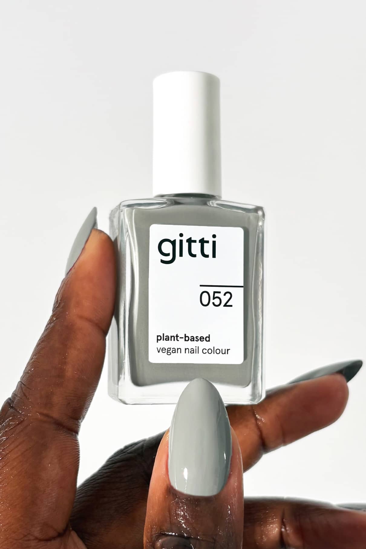 gitti-no-052-plant-based-nail-polish-mittleres-grau-mit-gr-nem-unterton image 6