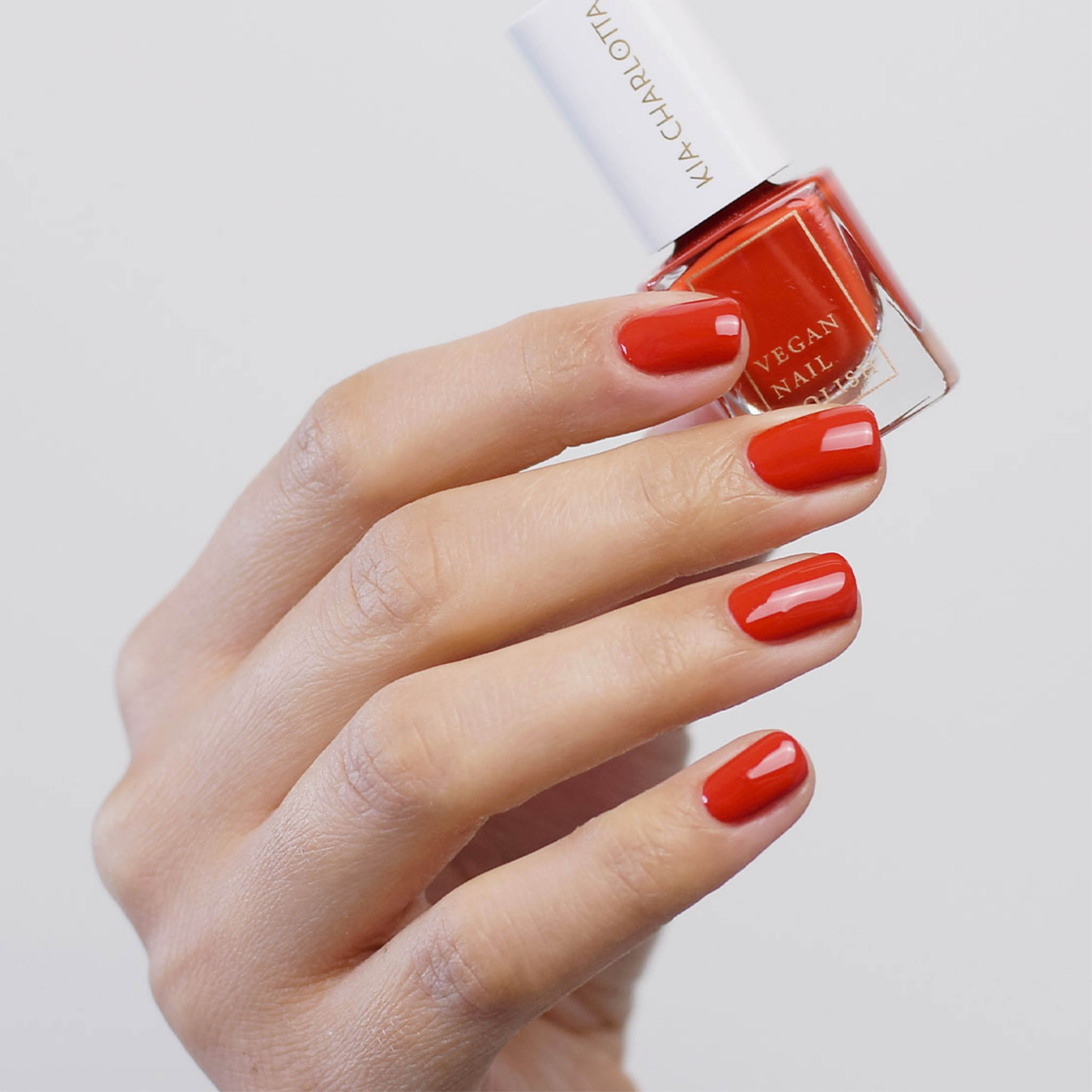 kia-charlotta-i-can-veganer-nagellack-klassisch-rot-bundle-20-vorteil image 2
