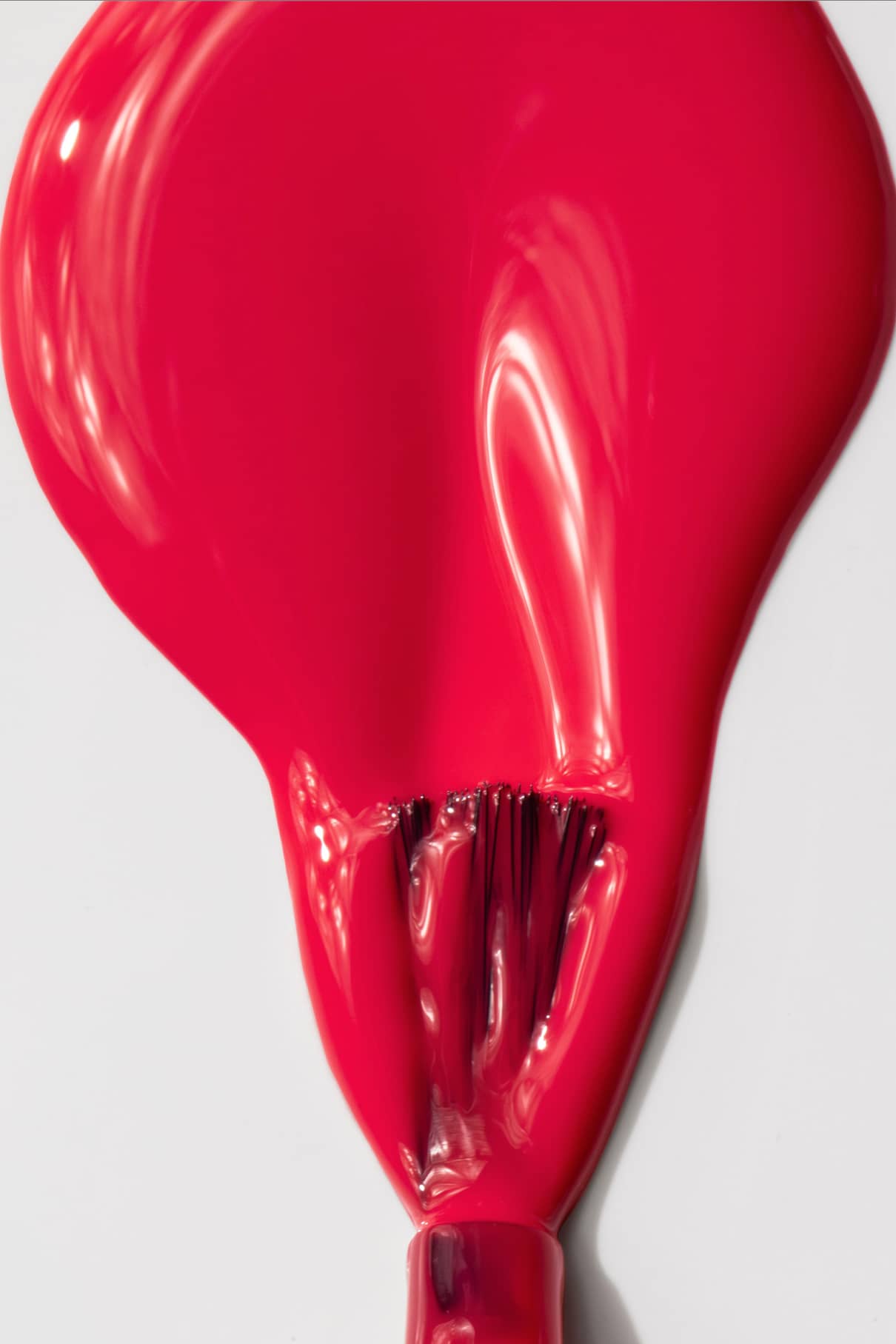 gitti-no-006-plant-based-nagellack-kr-ftiges-rot-mit-pinkem-unterton image 4