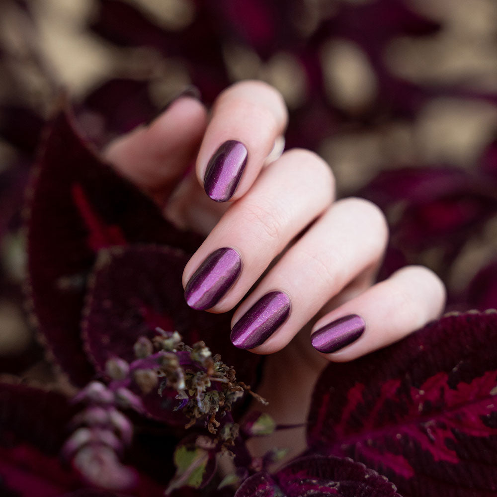 herzlack-wildkirsche-veganer-nagellack-11ml-beere-schimmer image 8