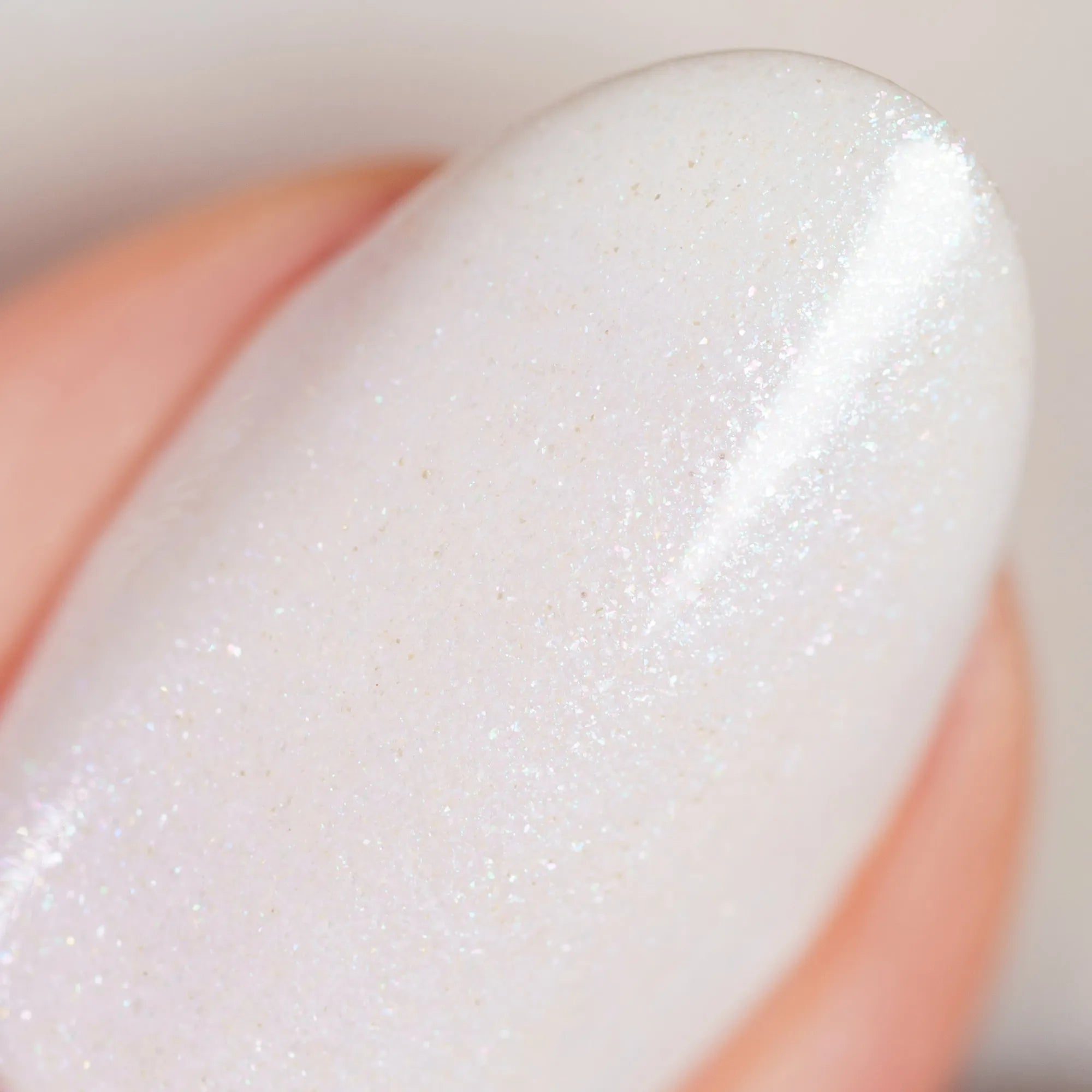 herzlack-schneefl-ckchen-veganer-nagellack-eis-wei-mit-silberschimmer-11ml image 4