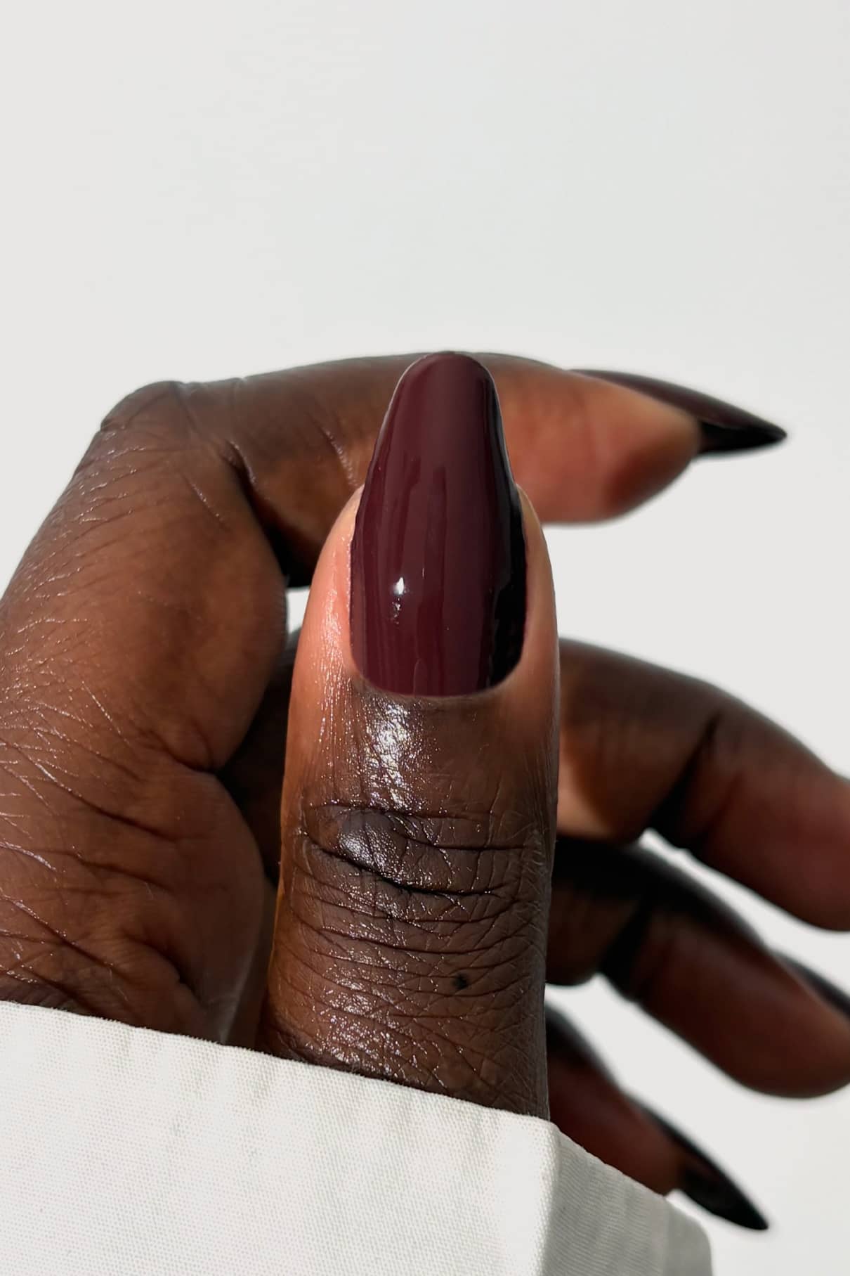 gitti-no-055-pflanzenbasierter-nagellack-tiefes-mahagoni image 4
