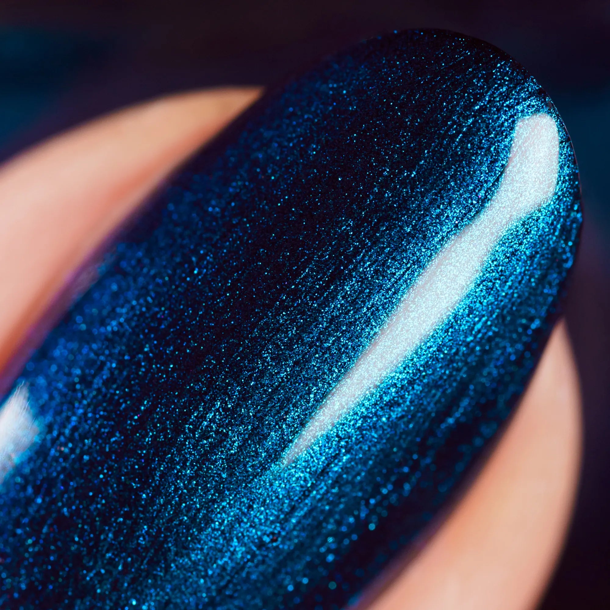 herzlack-rabenk-nig-es-war-einmal-veganer-schwarzblau-schimmer-nagellack-11-ml image 4