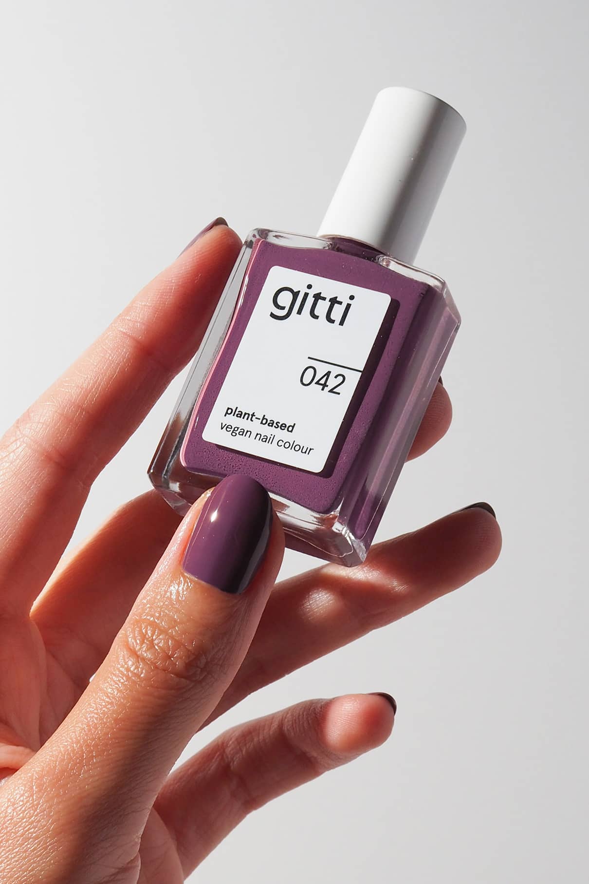 gitti-no-042-plant-based-nagellack-grau-violett-rauchig image 5