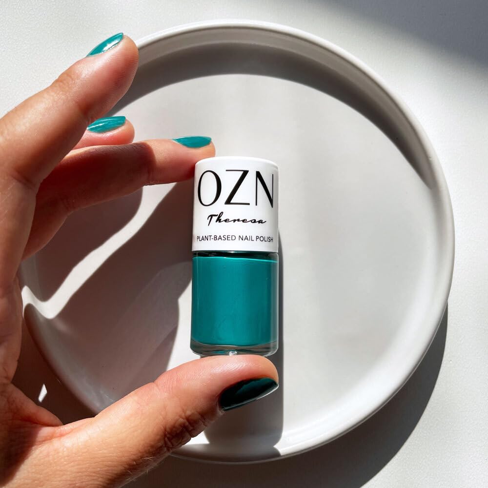 ozn-theresa-pflanzenbasierter-nagellack-22-free-petrol-smaragd image 5