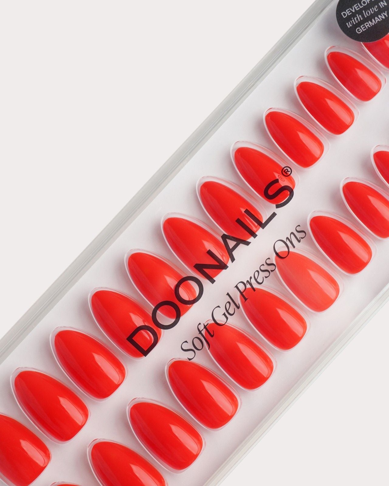 doonails-on-fire-short-almond-soft-gel-press-ons-rot-orange image 5