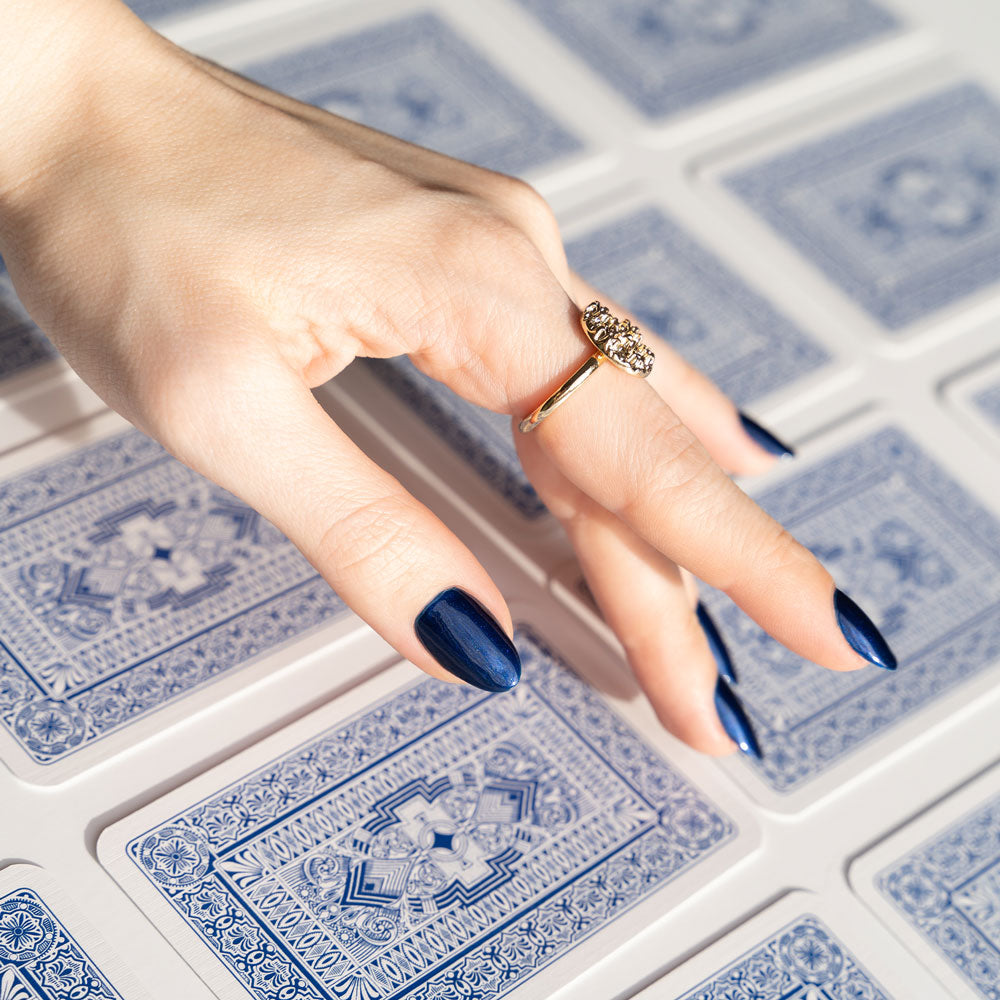 herzlack-royal-blau-veganer-nagellack-viva-las-vegas-schimmer image 8