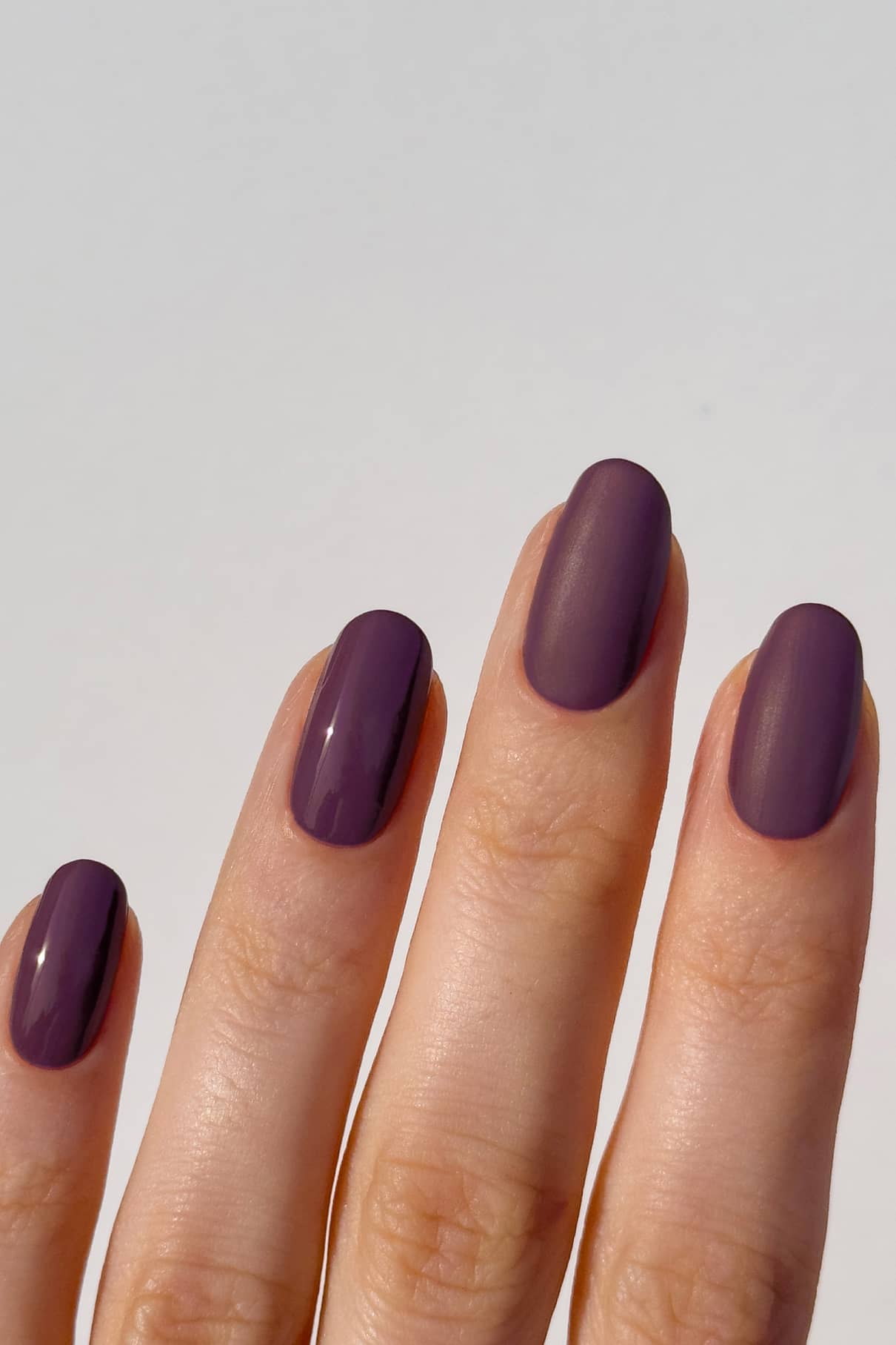 gitti-no-042-plant-based-nagellack-grau-violett-rauchig image 4