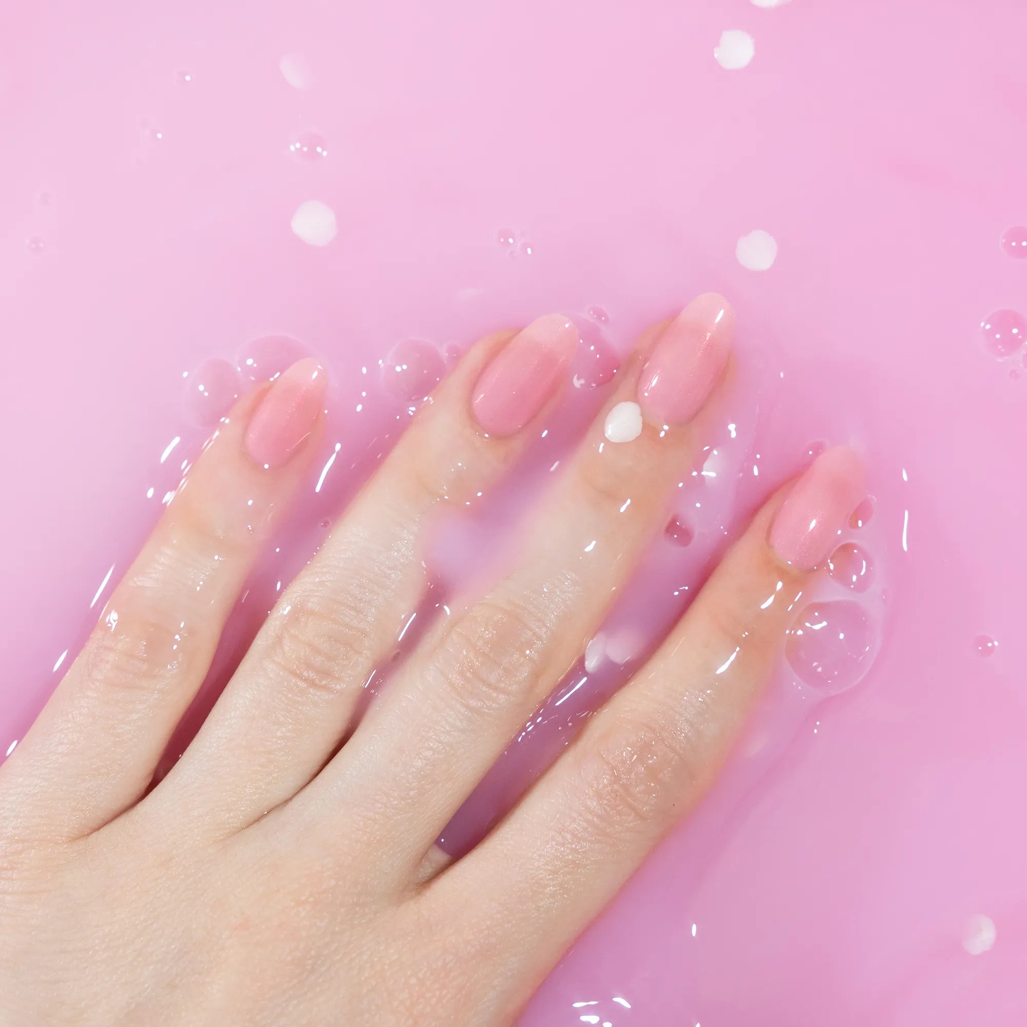 herzlack-rosy-blush-veganer-nagellack-sheeres-ros-mit-schimmer-aus-milky-glow image 5