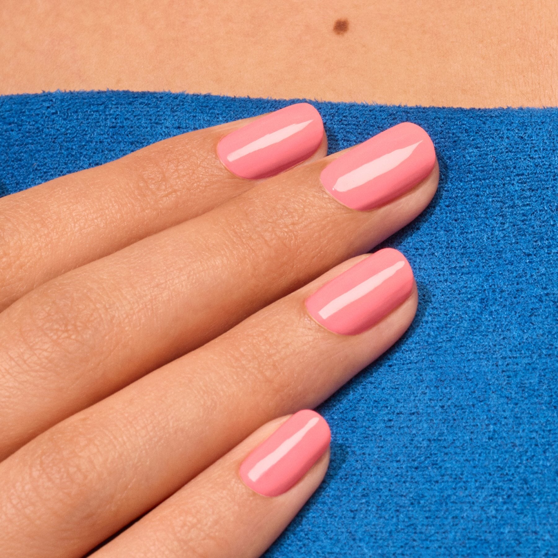 manucurist-green-pop-nagellack-leuchtendes-rosa-mit-orange-unterton image 2