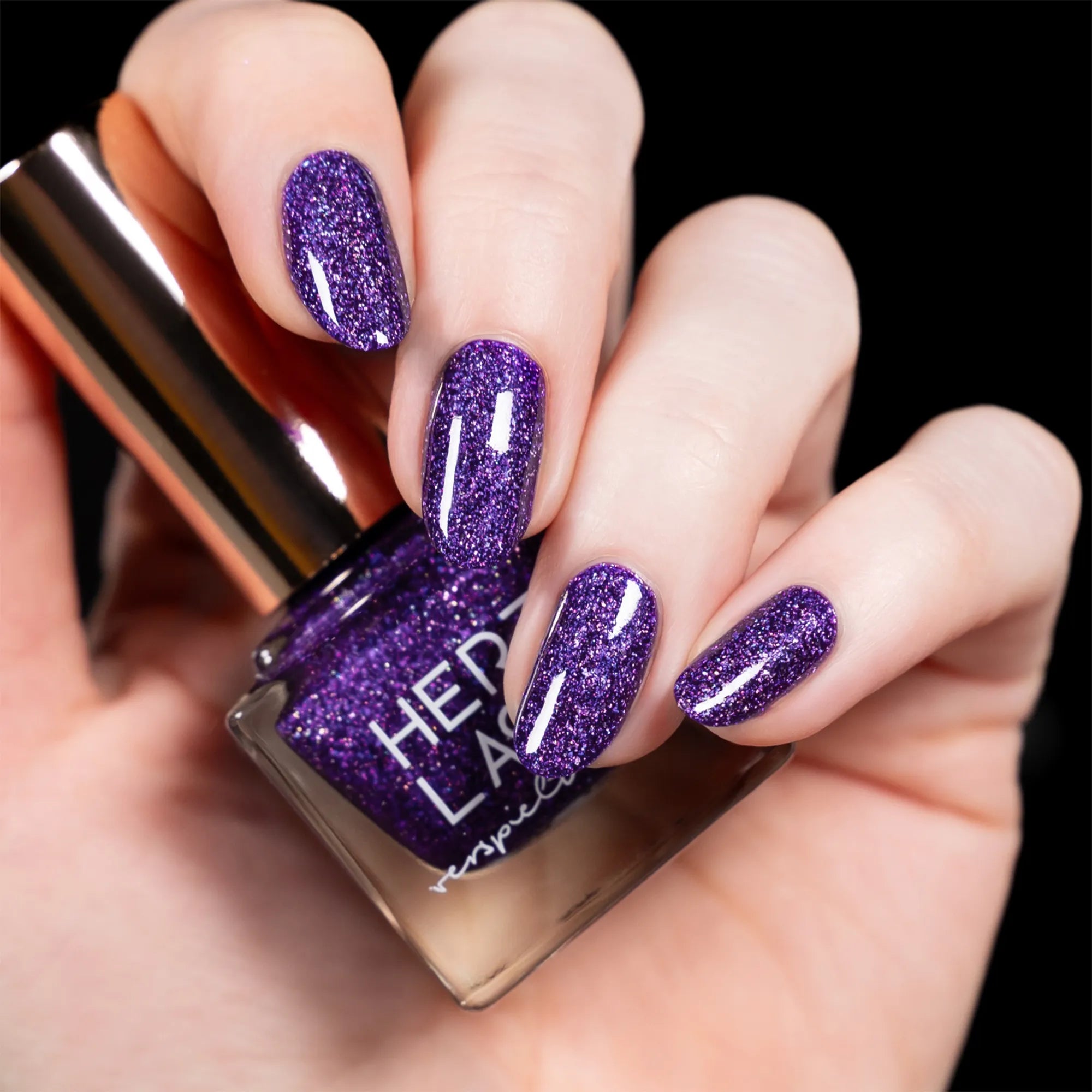 herzlack-amethyst-holo-diamond-veganer-nagellack-lila-mit-intensivem-holo-effekt image 2