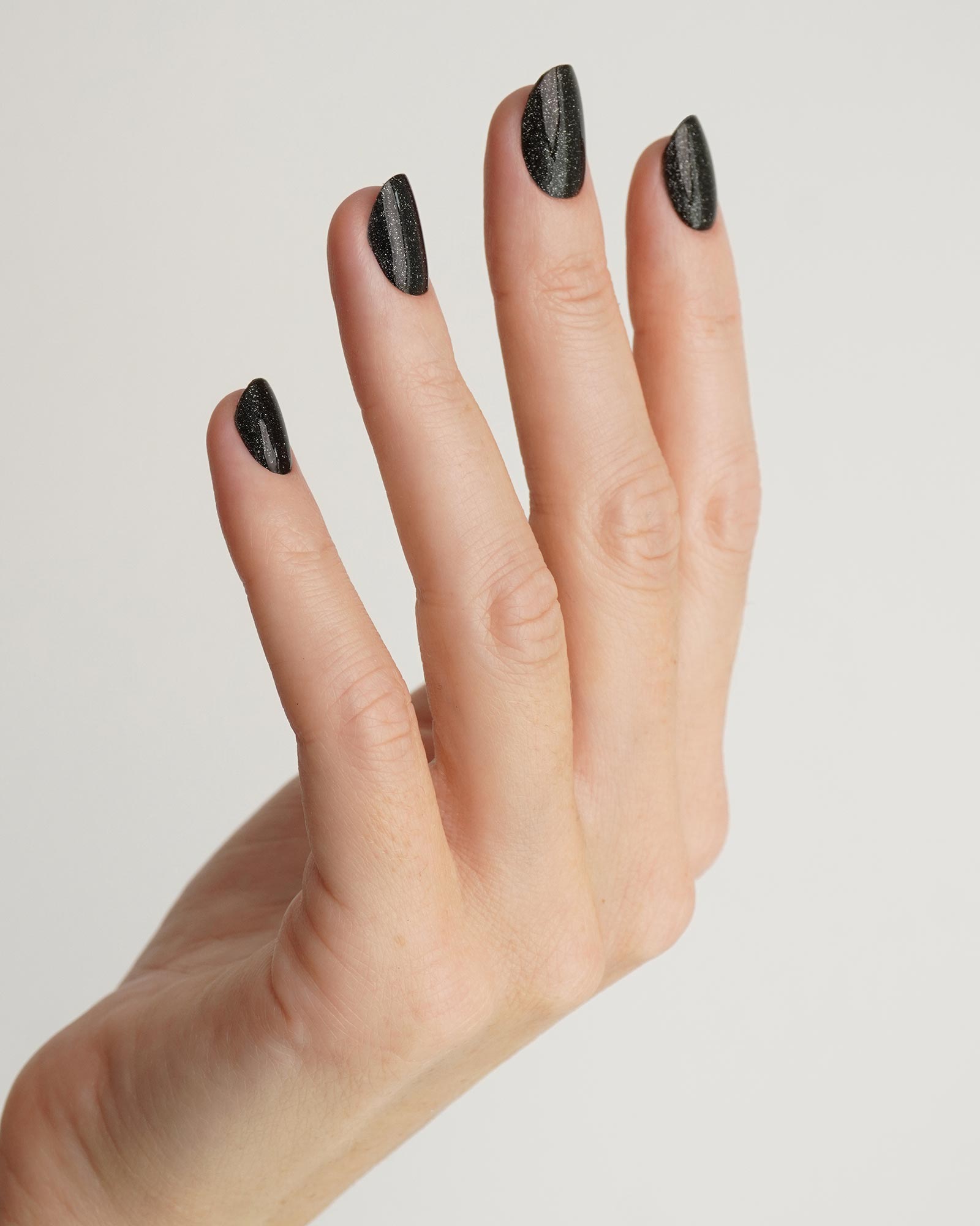 doonails-black-diamond-uv-gel-strips-schwarz-glitzer image 4