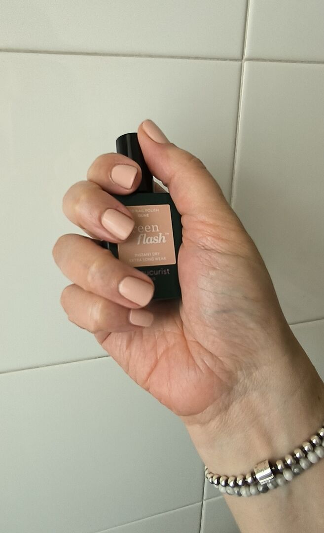 Endlich deckendes Nude