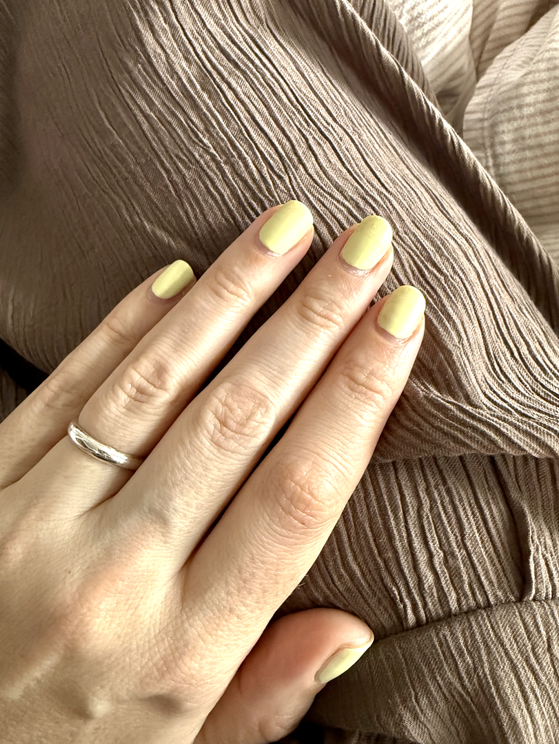 Frische Farbe für kurze Nägel